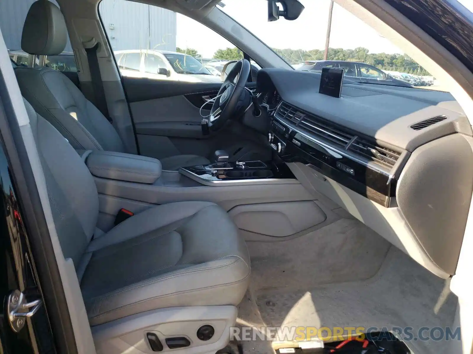 5 Photograph of a damaged car WA1VAAF74KD021677 AUDI Q7 2019