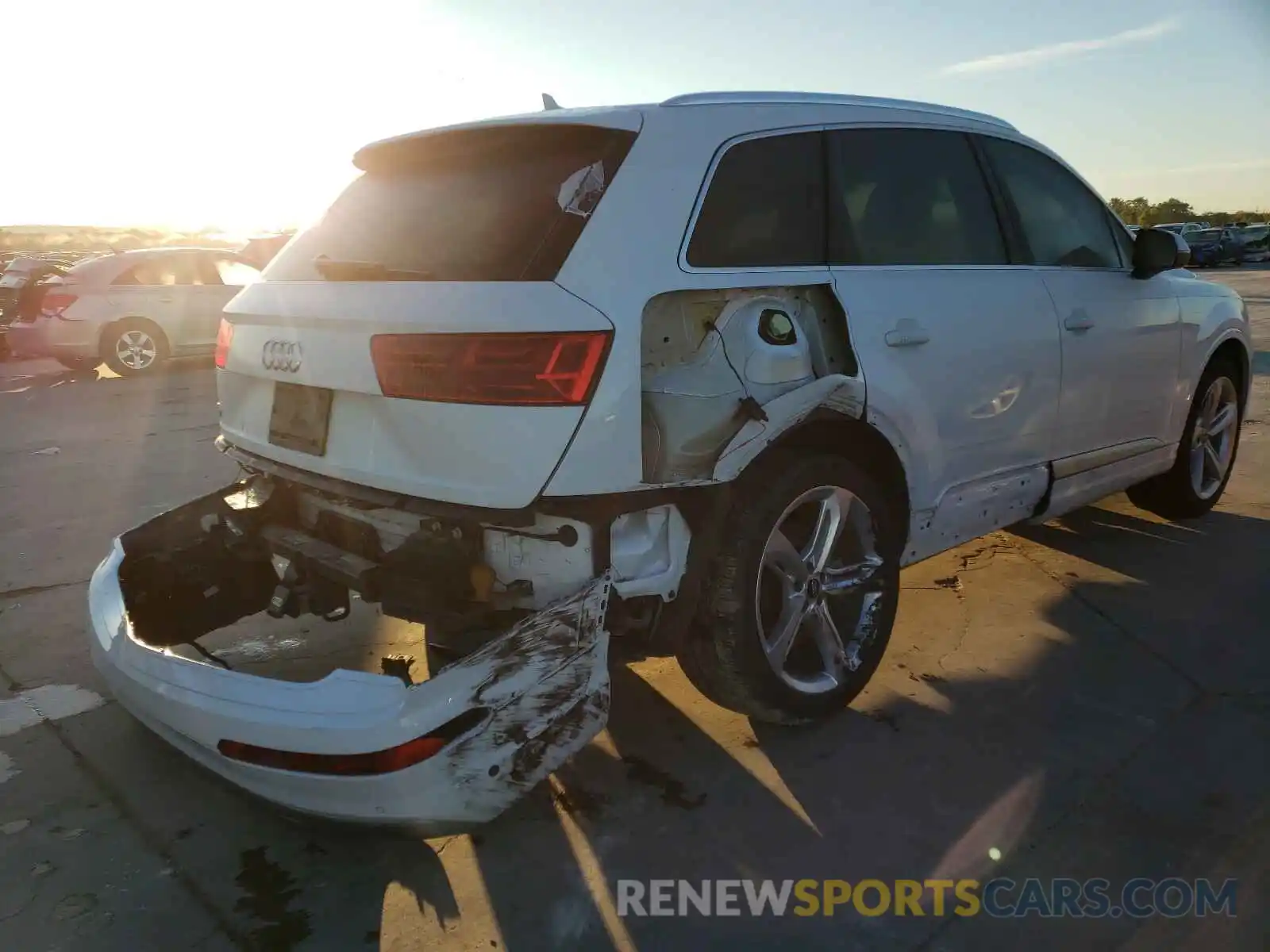 4 Photograph of a damaged car WA1VAAF75KD010350 AUDI Q7 2019