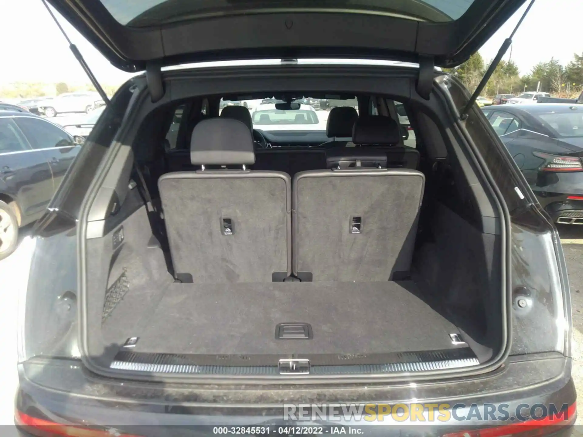 8 Фотография поврежденного автомобиля WA1VAAF75KD030243 AUDI Q7 2019