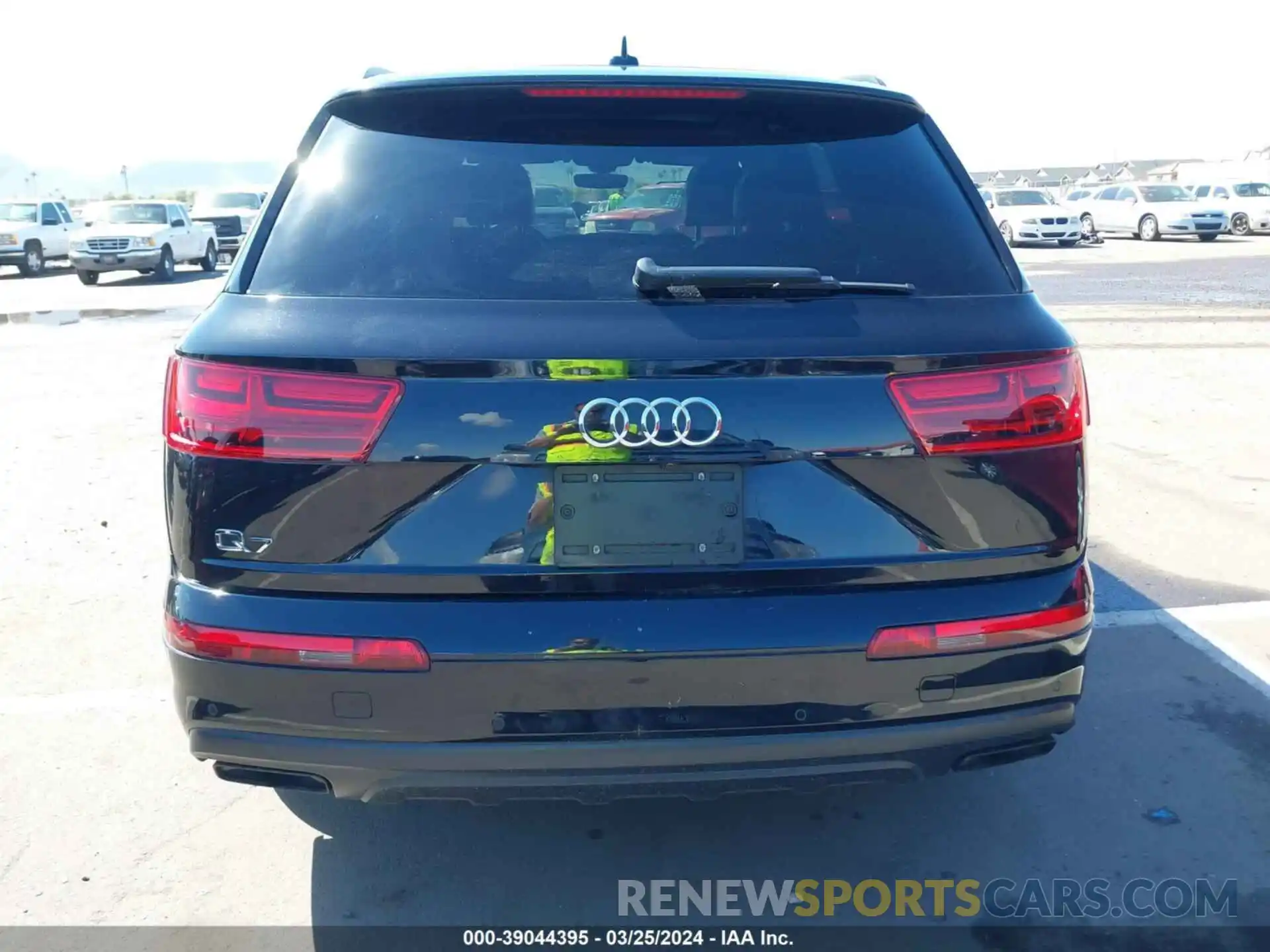 16 Photograph of a damaged car WA1VAAF76KD010602 AUDI Q7 2019