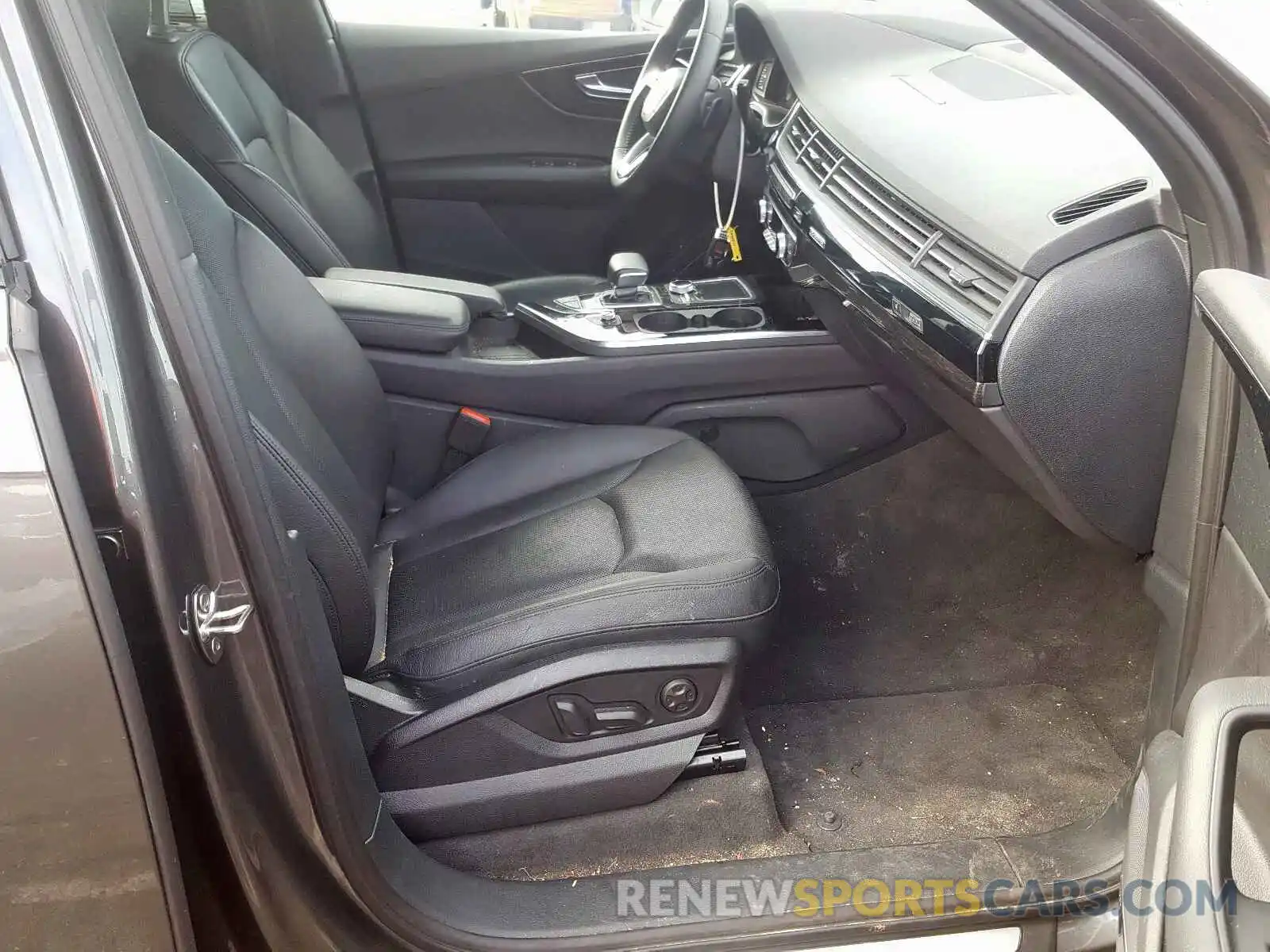 5 Photograph of a damaged car WA1VAAF76KD010633 AUDI Q7 2019