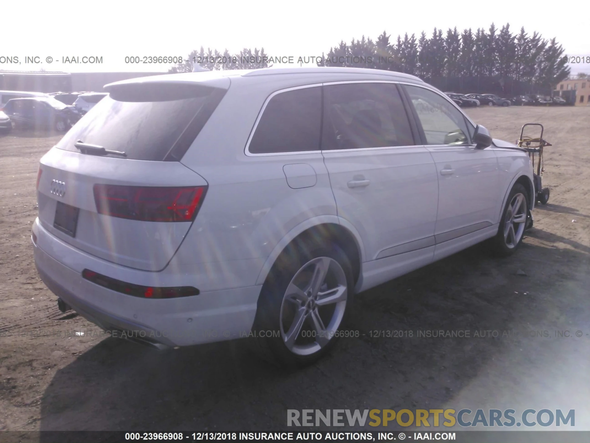 4 Photograph of a damaged car WA1VAAF77KD011225 AUDI Q7 2019