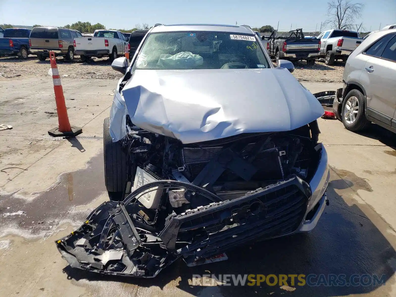 9 Photograph of a damaged car WA1VAAF77KD018420 AUDI Q7 2019