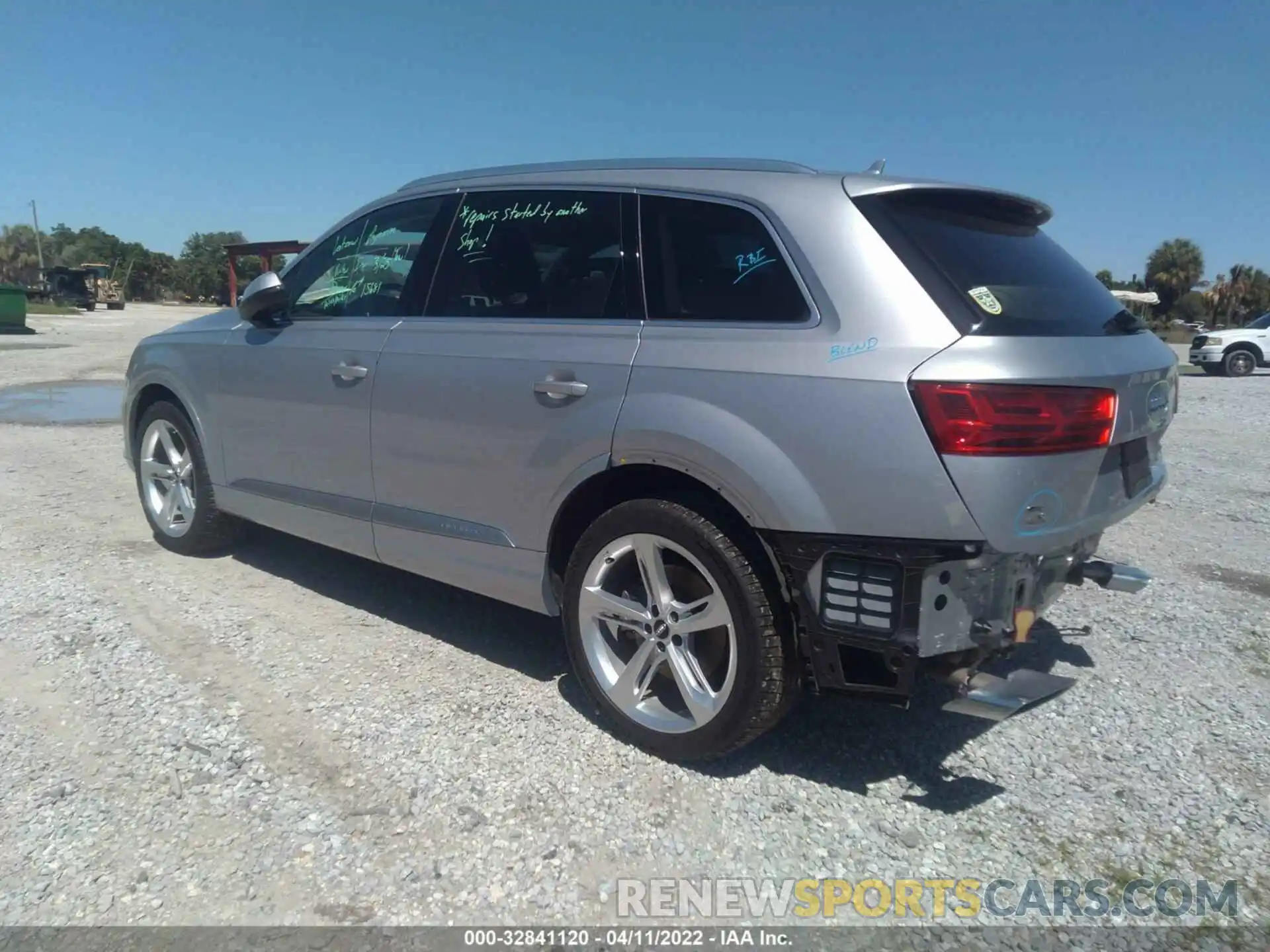 3 Photograph of a damaged car WA1VAAF7XKD047944 AUDI Q7 2019