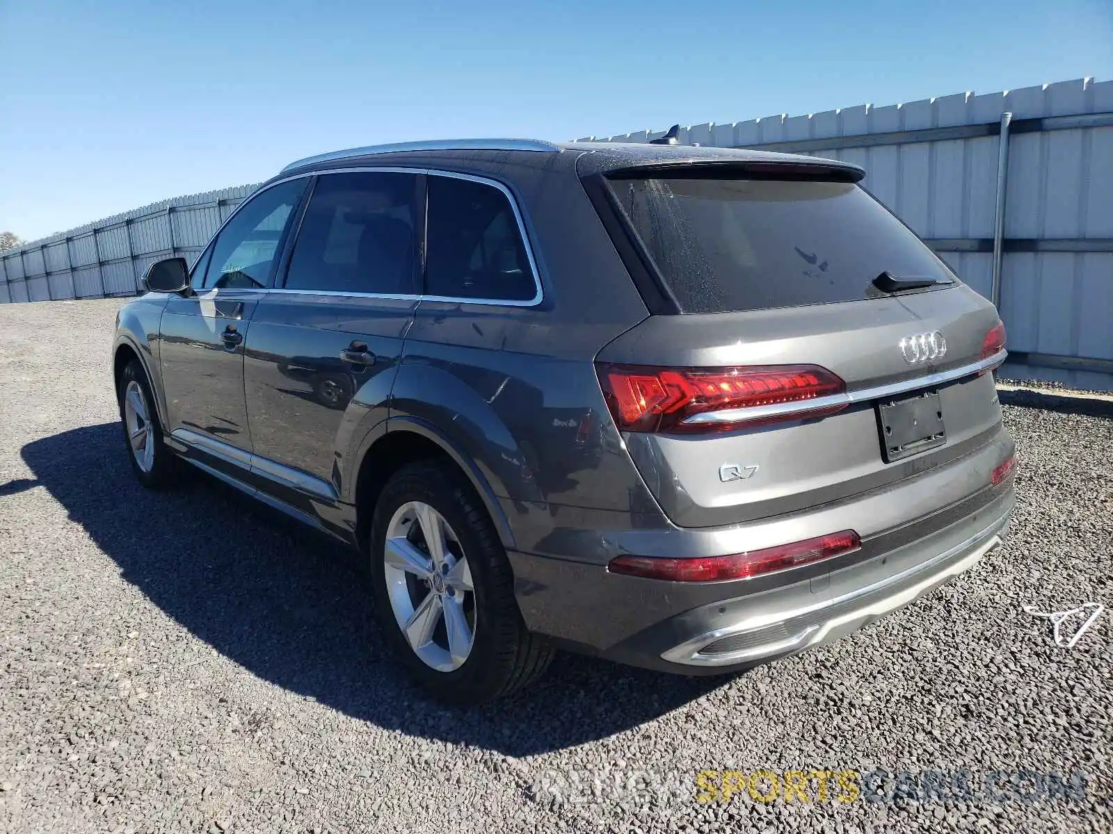 3 Фотография поврежденного автомобиля WA1AJAF70LD007632 AUDI Q7 2020