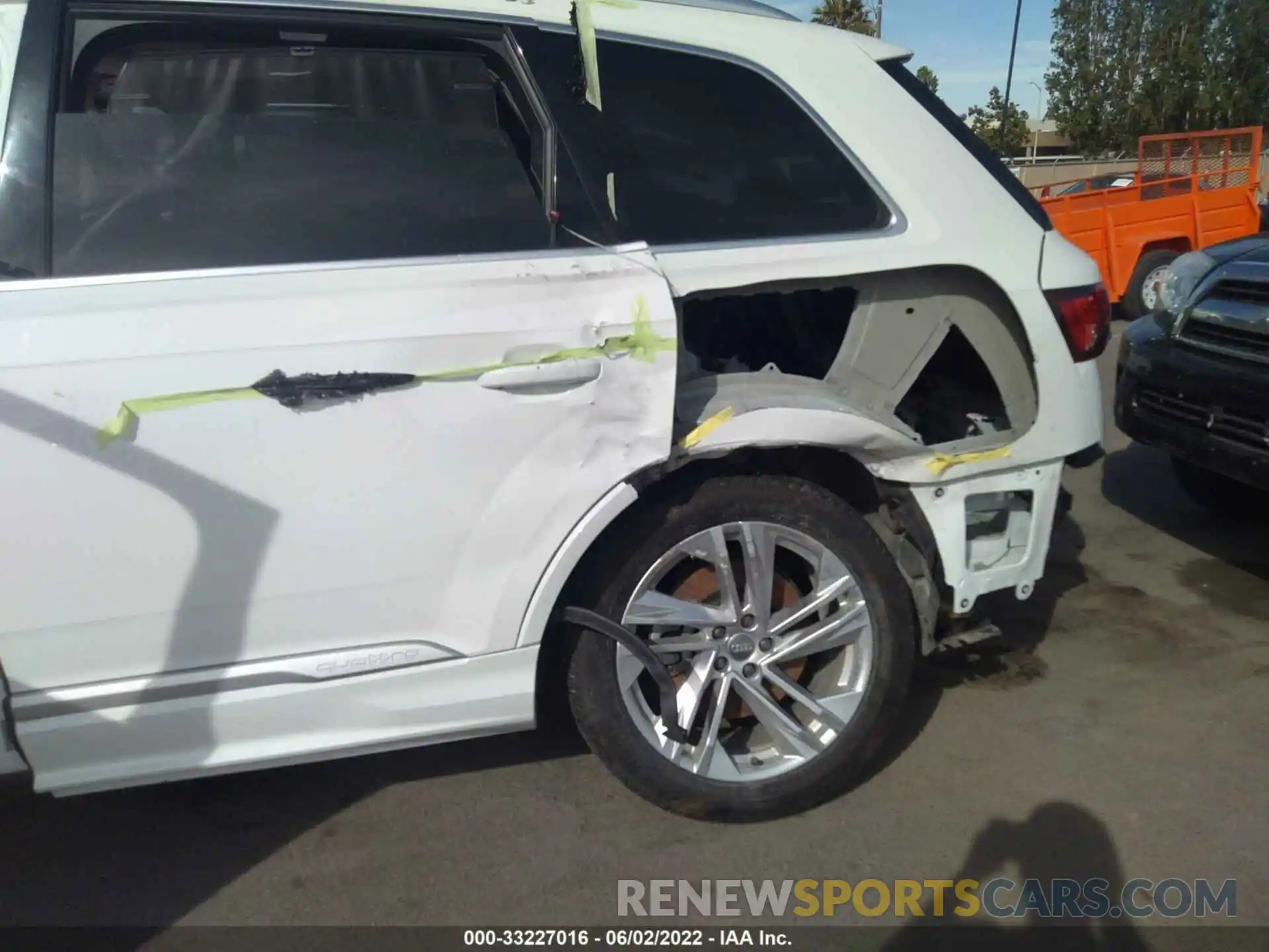 6 Photograph of a damaged car WA1LJAF75LD006808 AUDI Q7 2020