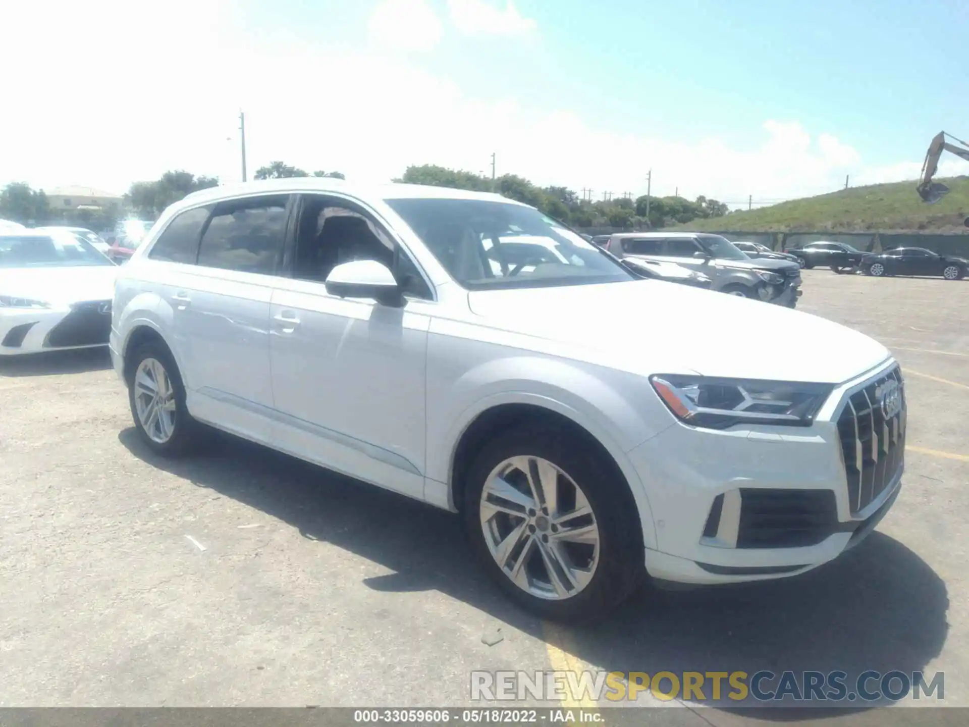 1 Photograph of a damaged car WA1LJAF76LD008132 AUDI Q7 2020