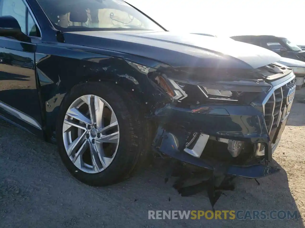 9 Photograph of a damaged car WA1LXAF72LD005498 AUDI Q7 2020