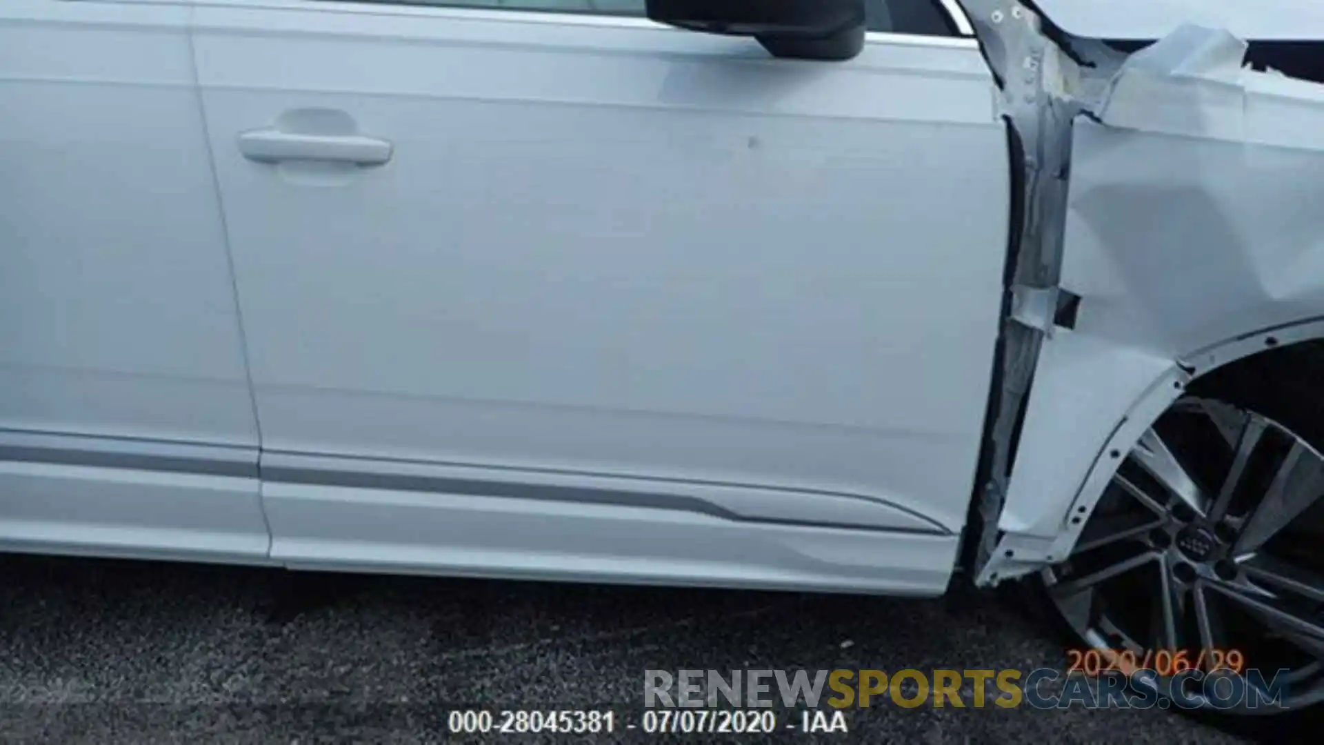 10 Photograph of a damaged car WA1LXAF76LD001910 AUDI Q7 2020