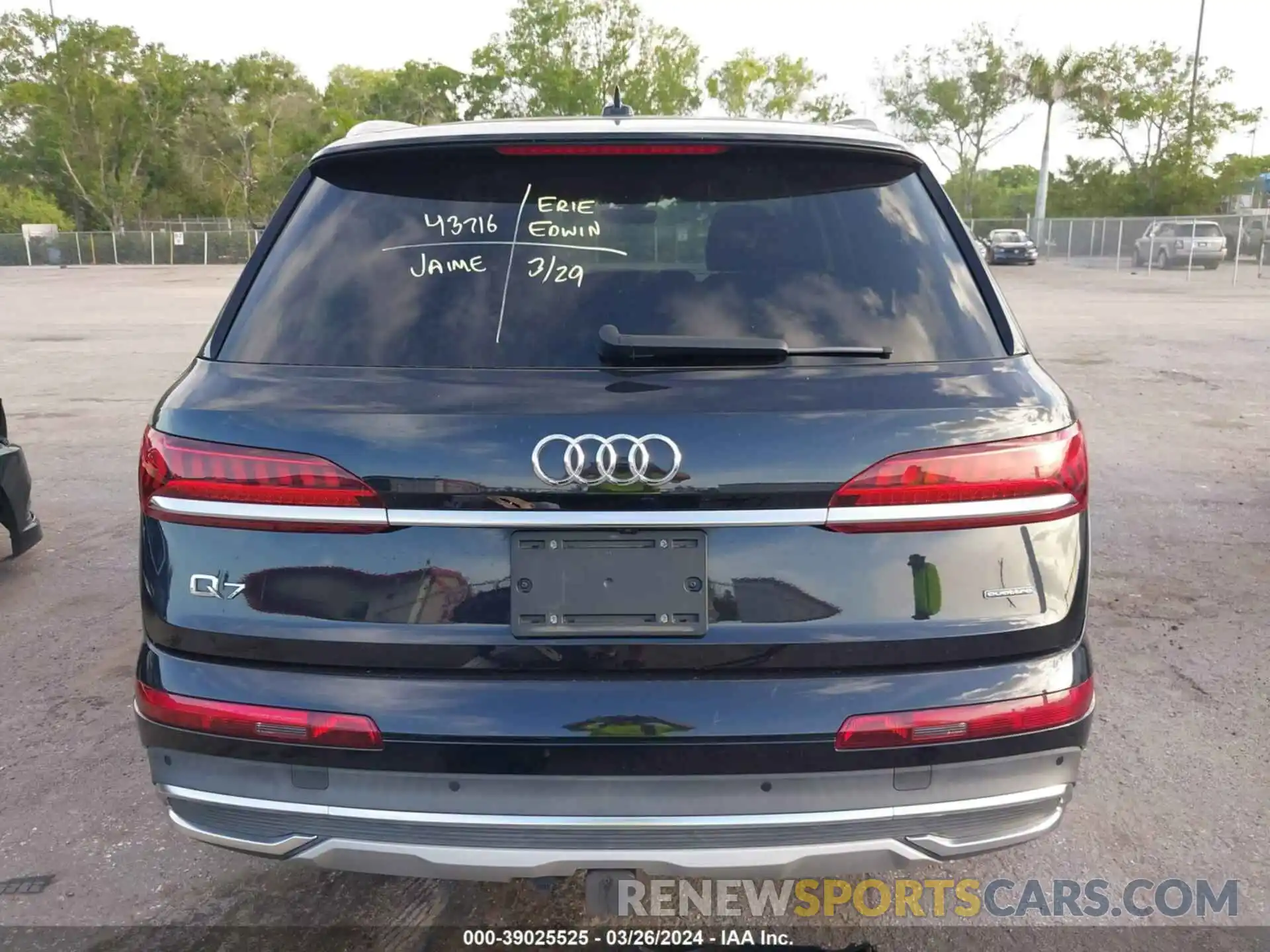 17 Photograph of a damaged car WA1LXAF76LD004113 AUDI Q7 2020