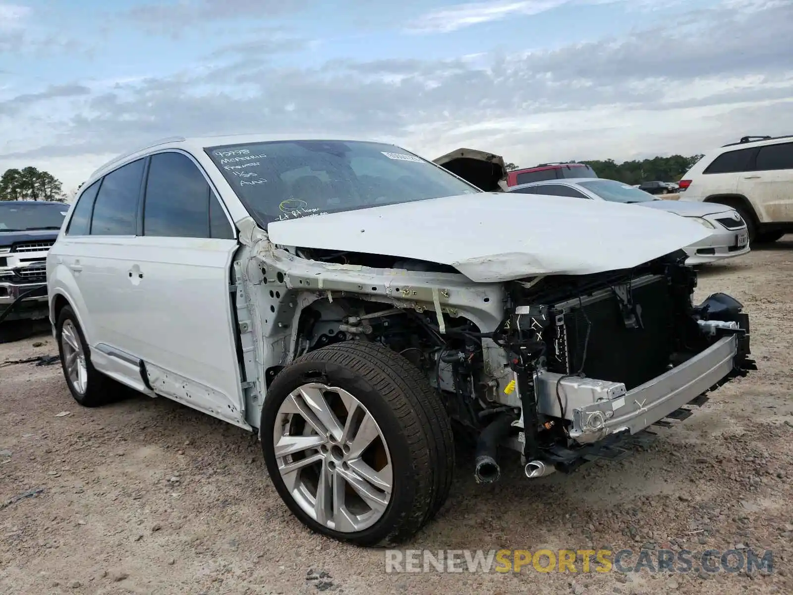 1 Photograph of a damaged car WA1LXAF76LD008193 AUDI Q7 2020