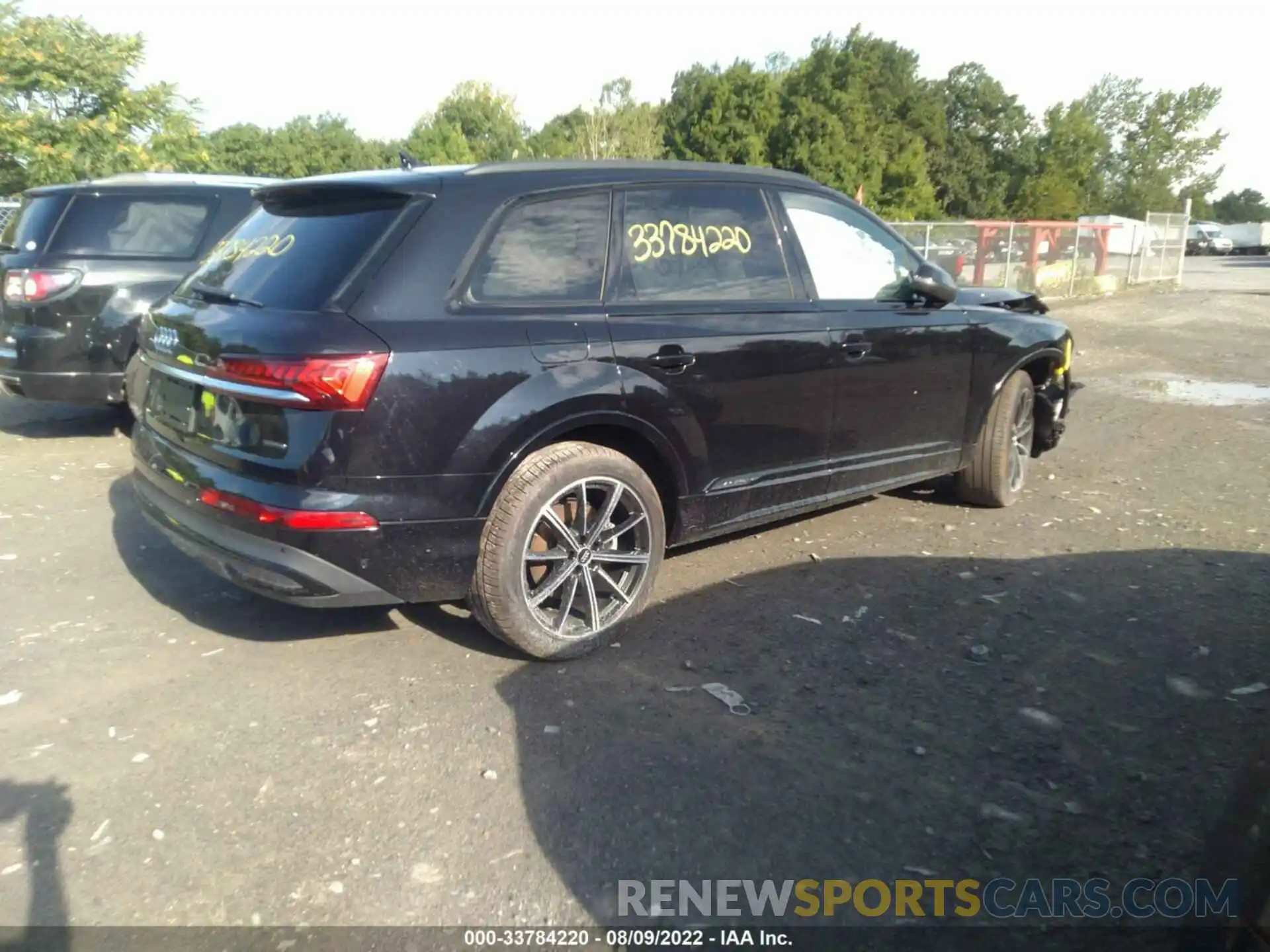 4 Photograph of a damaged car WA1LXAF76LD010445 AUDI Q7 2020