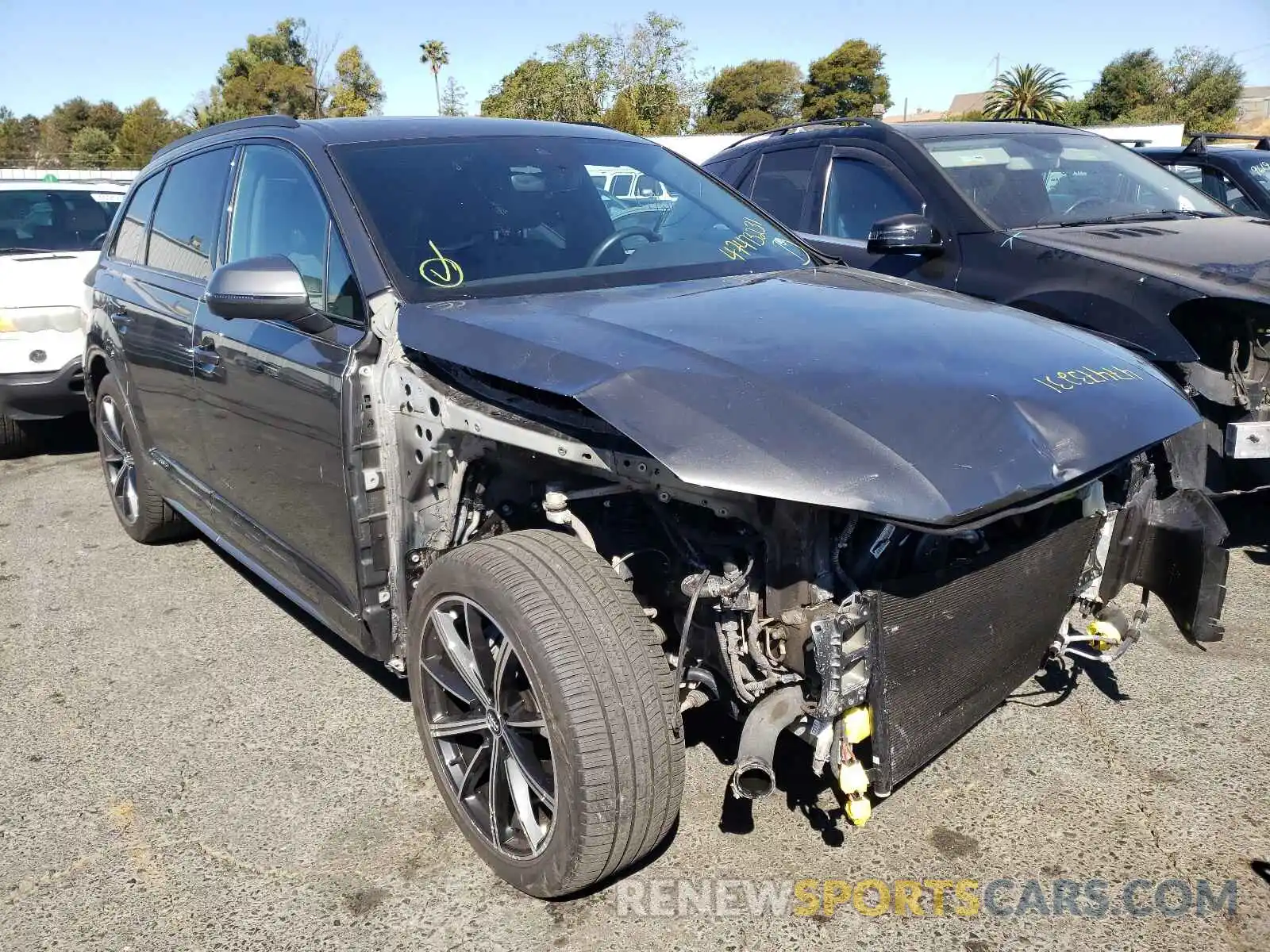 1 Photograph of a damaged car WA1LXAF78LD001522 AUDI Q7 2020