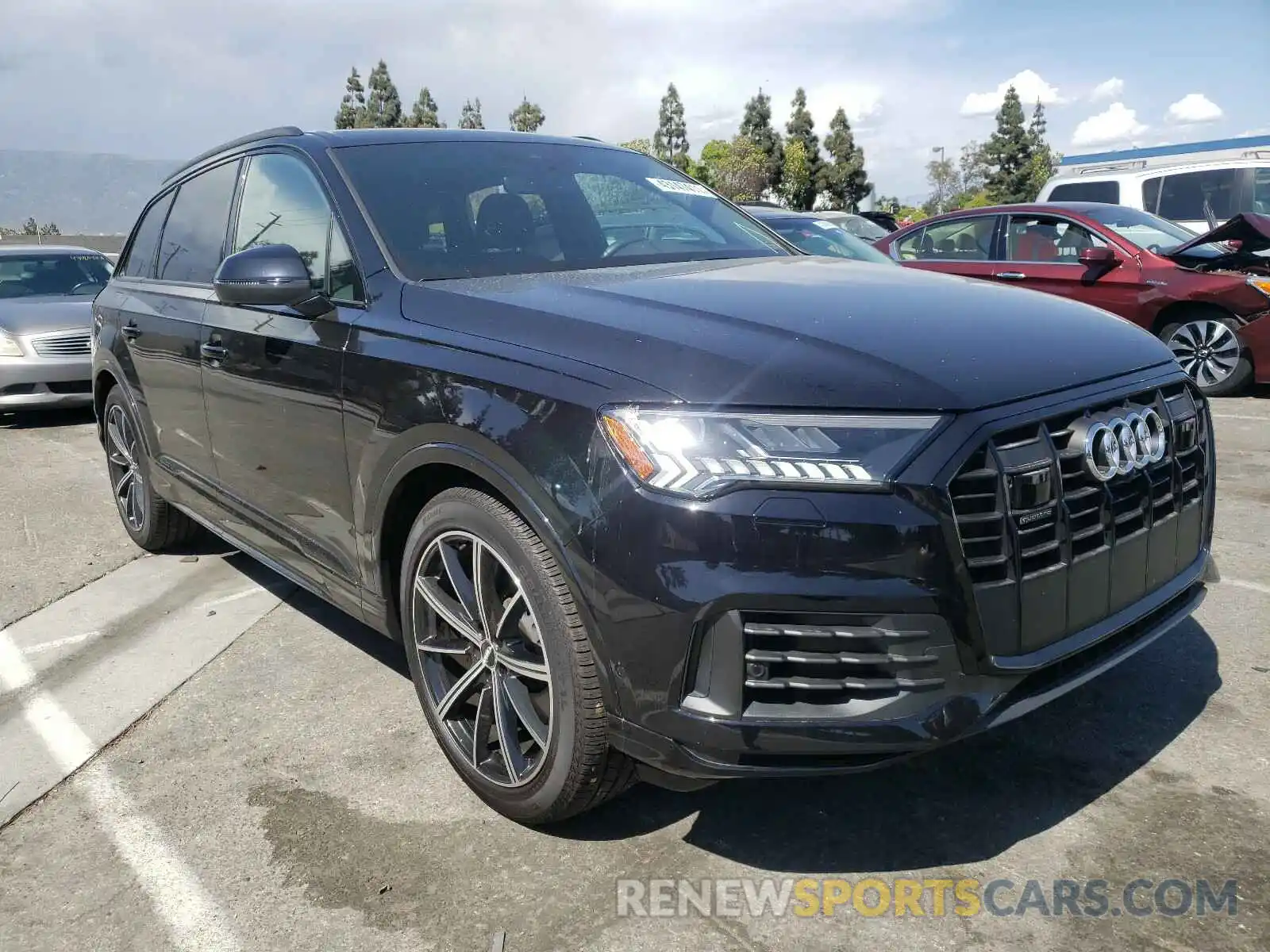 1 Photograph of a damaged car WA1VXAF70LD003984 AUDI Q7 2020