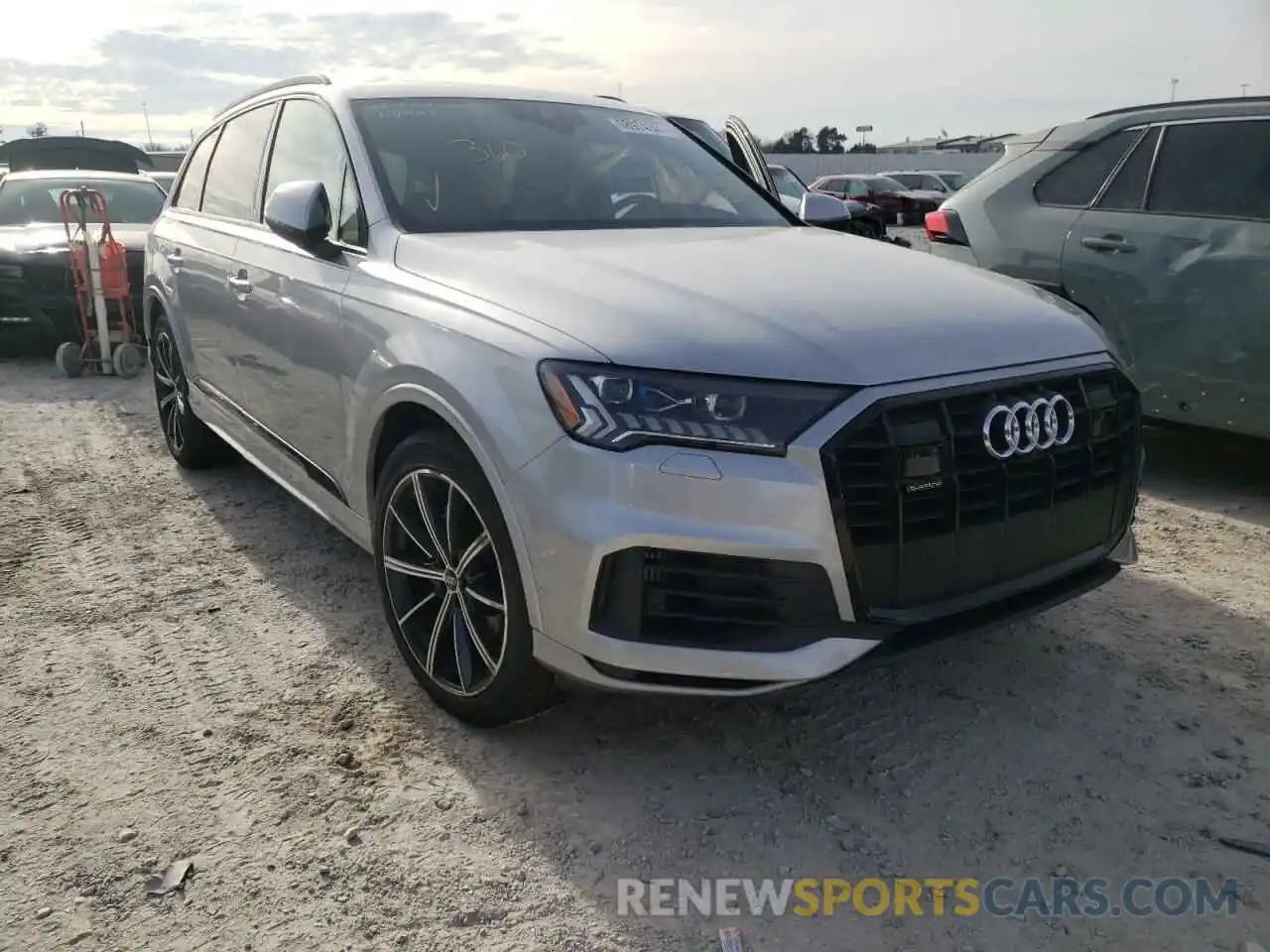 1 Photograph of a damaged car WA1VXAF70LD012829 AUDI Q7 2020