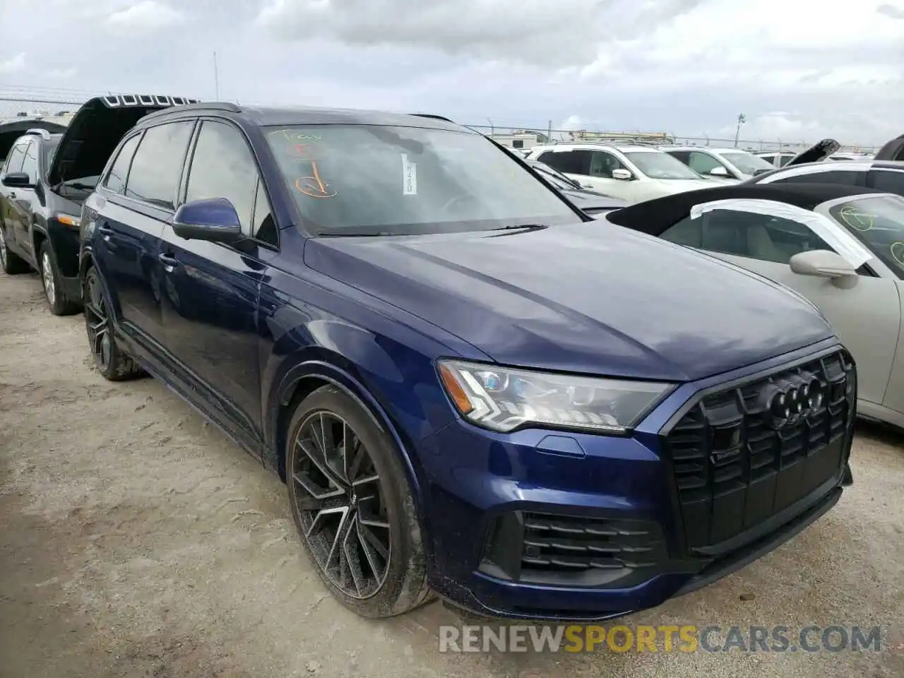 1 Photograph of a damaged car WA1VXAF79LD005345 AUDI Q7 2020