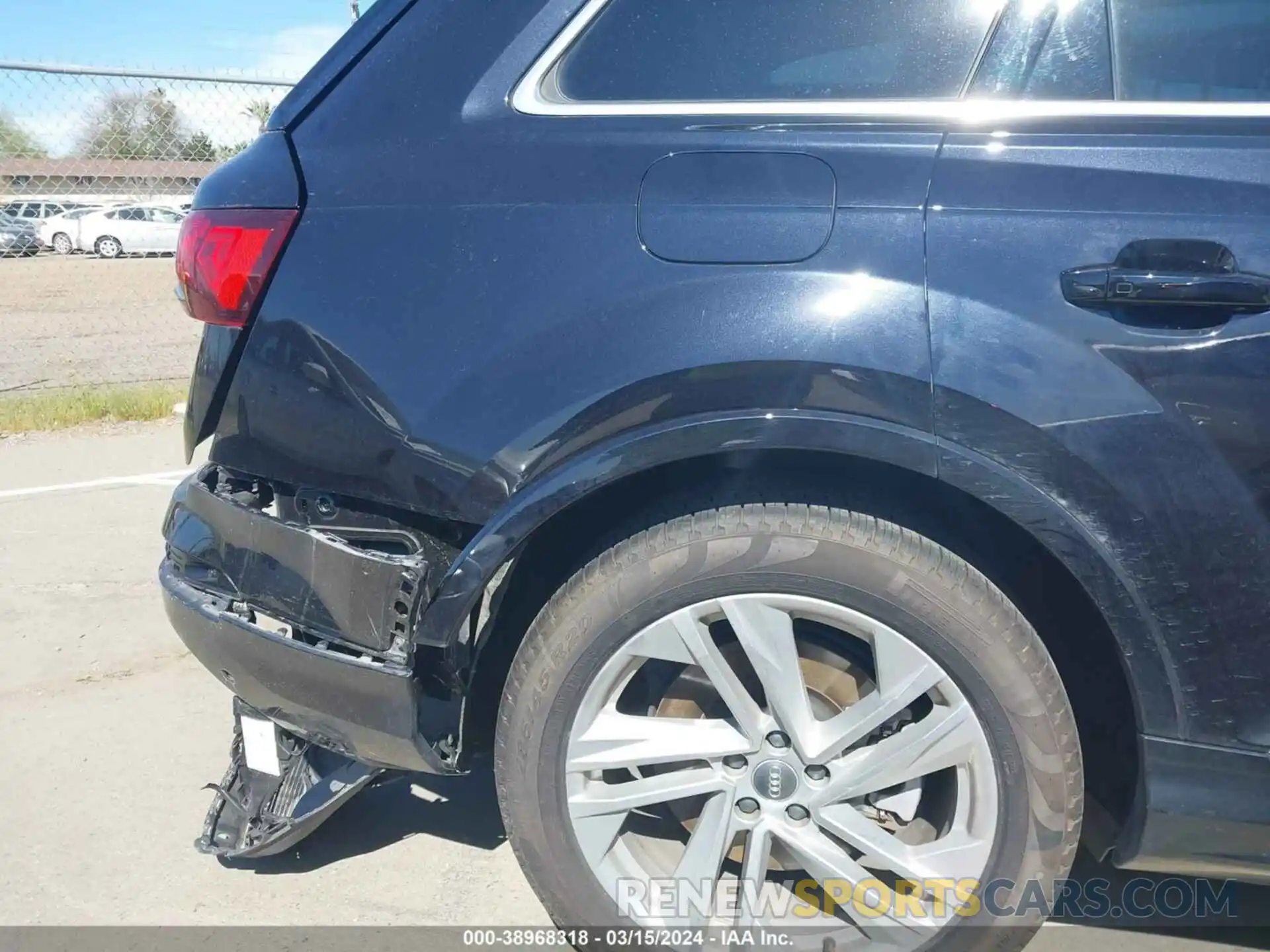 18 Photograph of a damaged car WA1LJAF74MD000435 AUDI Q7 2021