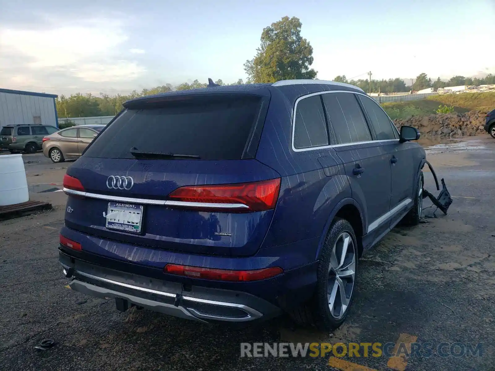 4 Photograph of a damaged car WA1LXAF72MD018351 AUDI Q7 2021