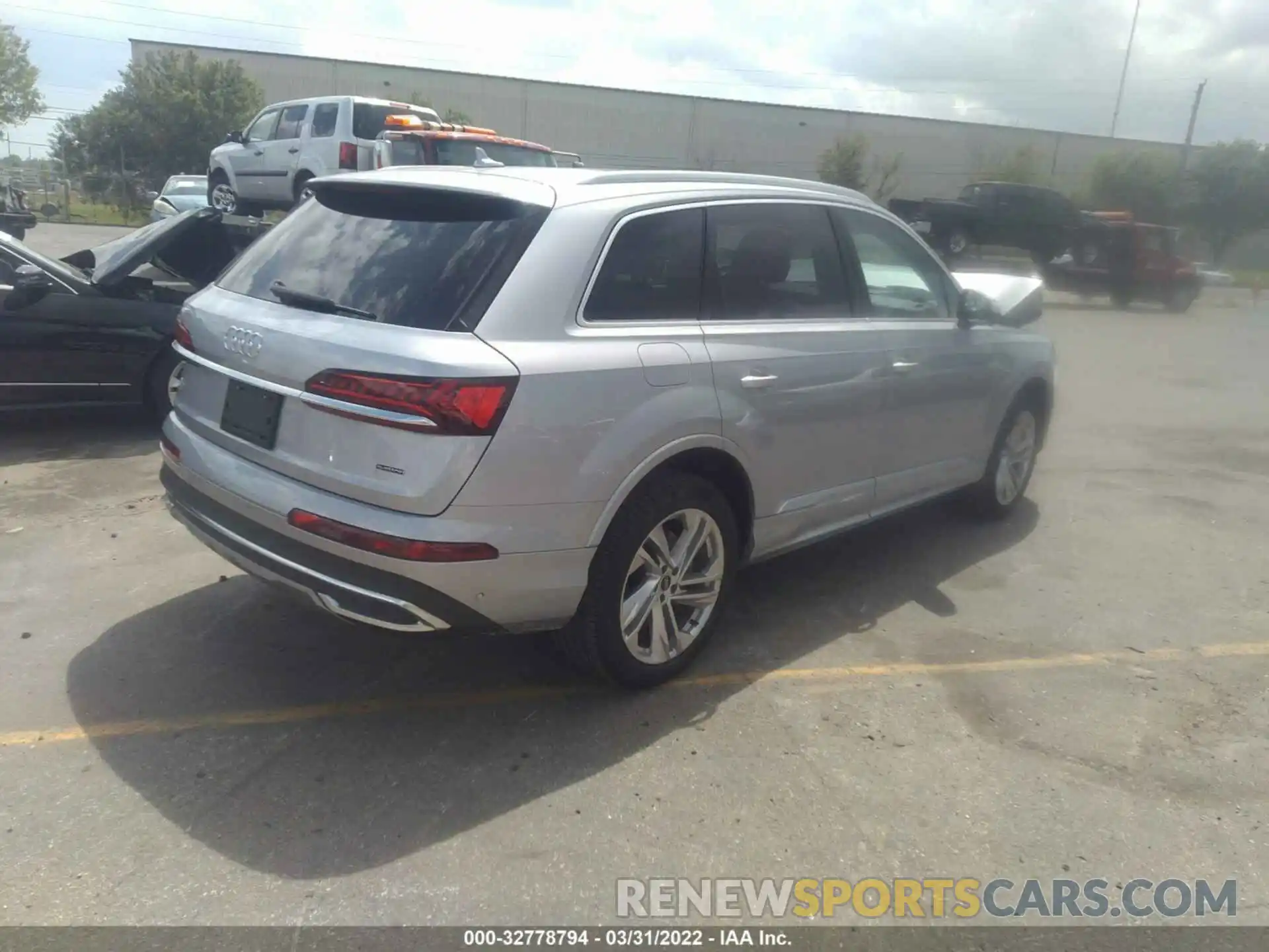 4 Photograph of a damaged car WA1LXAF74MD014124 AUDI Q7 2021