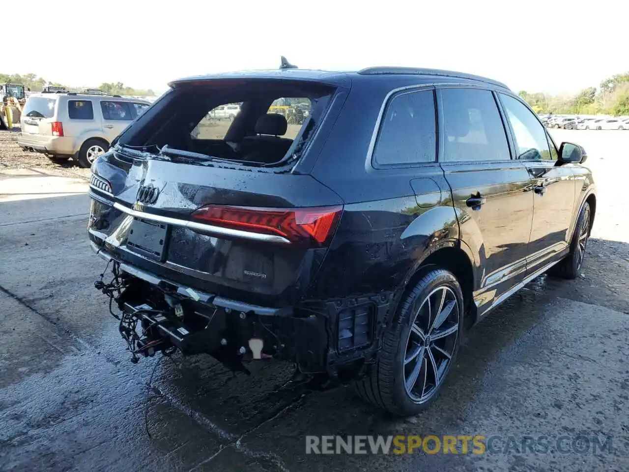 4 Photograph of a damaged car WA1LXAF74MD038360 AUDI Q7 2021