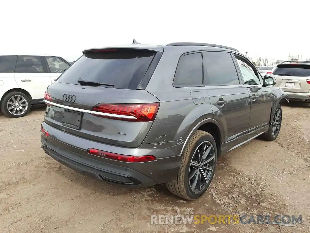 4 Photograph of a damaged car WA1LXAF75MD014584 AUDI Q7 2021