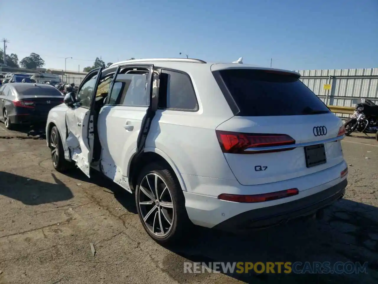 3 Фотография поврежденного автомобиля WA1LXAF76MD015355 AUDI Q7 2021