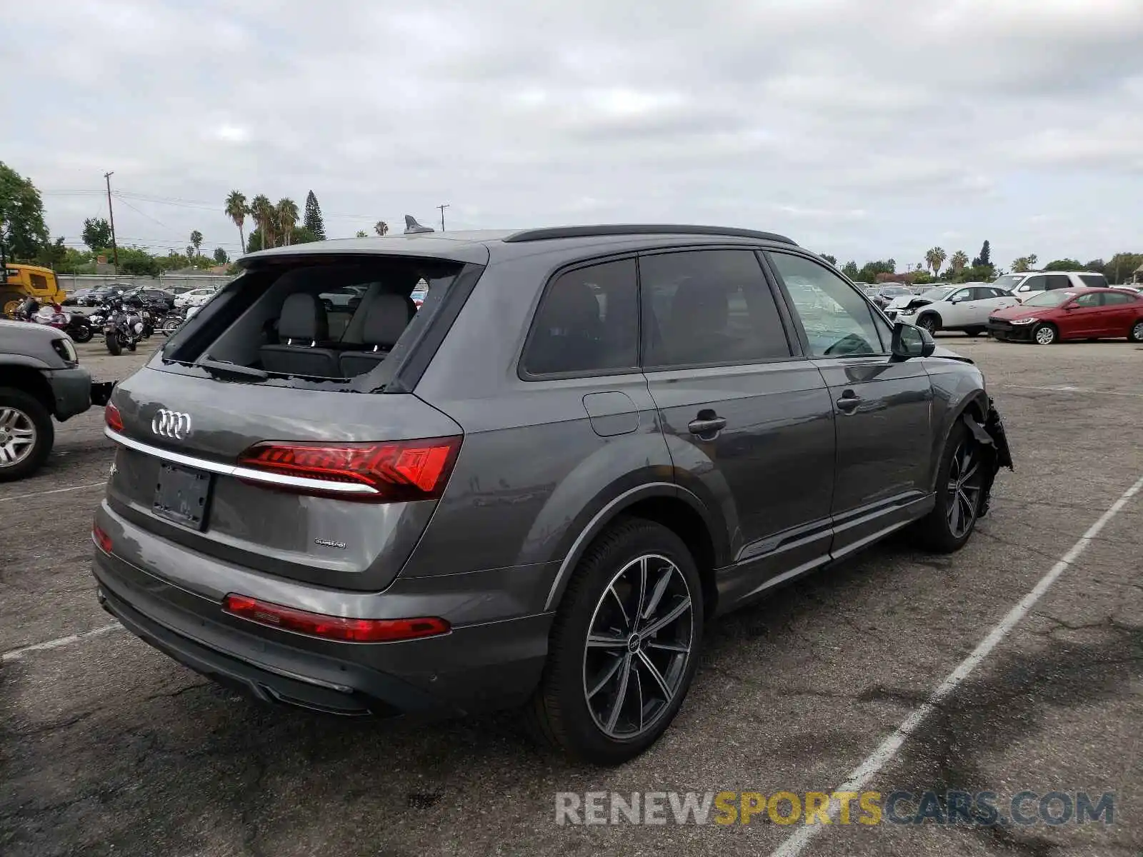 4 Photograph of a damaged car WA1LXAF77MD027739 AUDI Q7 2021