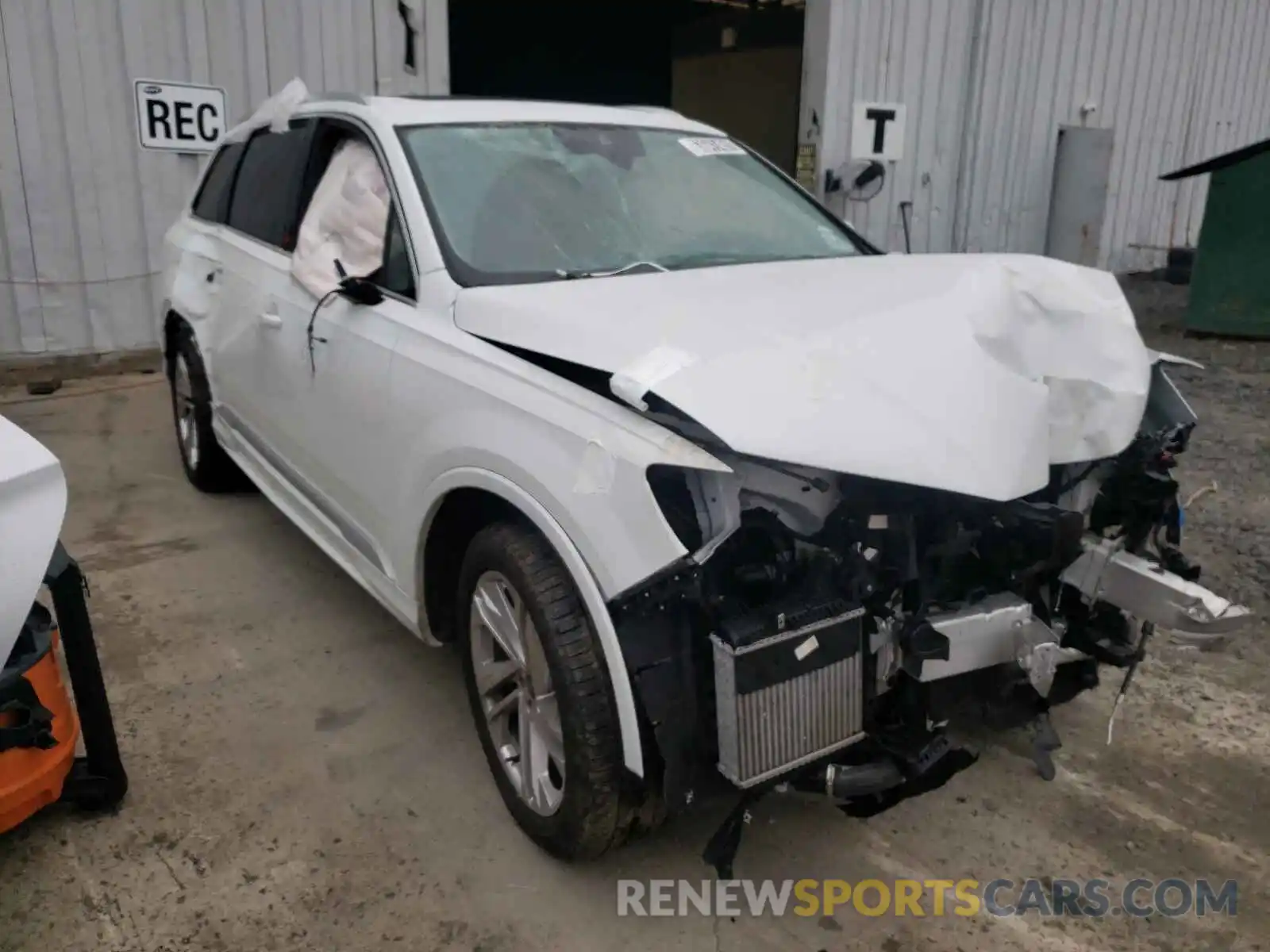 1 Photograph of a damaged car WA1LXAF78MD017589 AUDI Q7 2021