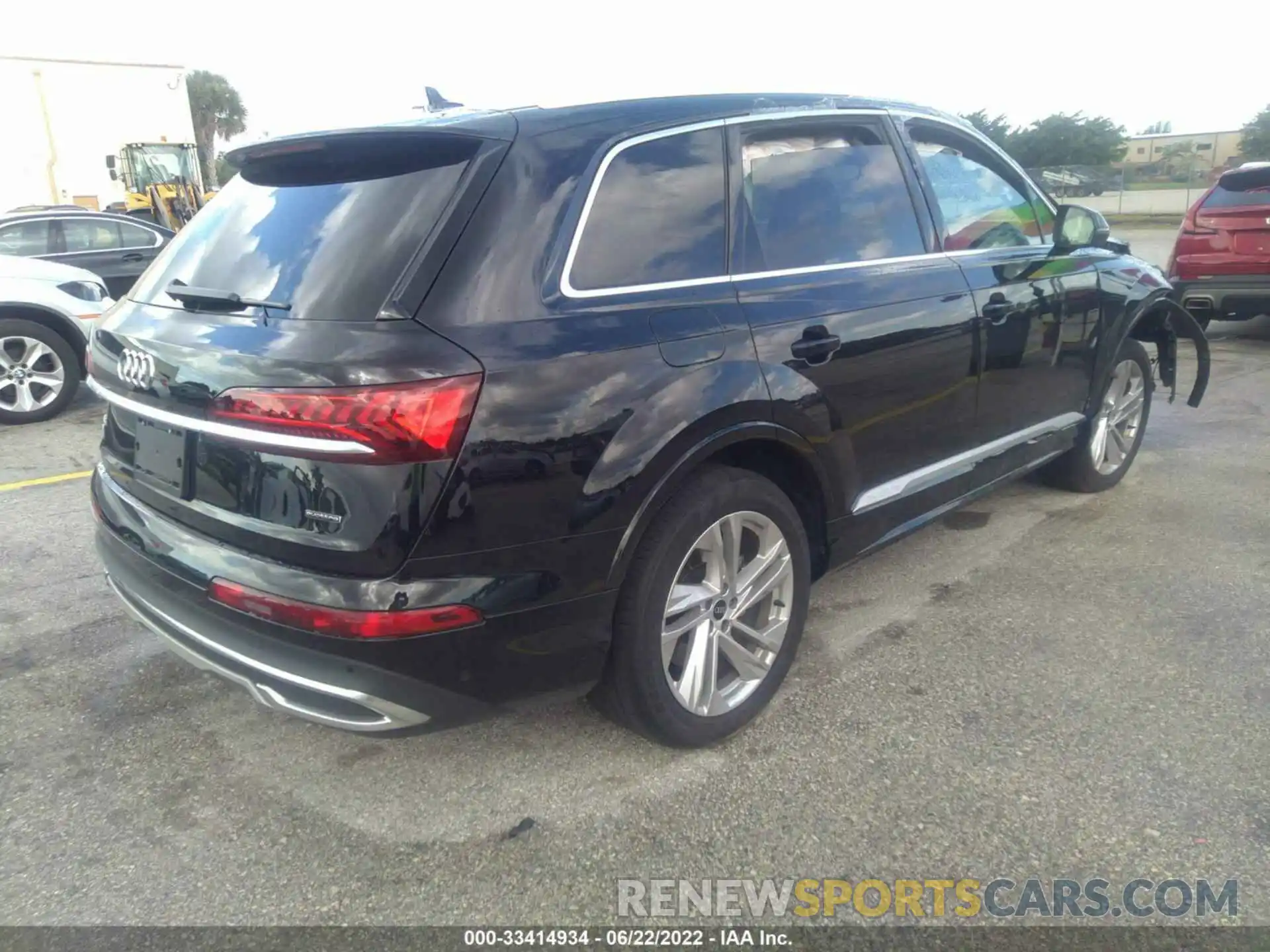 4 Photograph of a damaged car WA1LXAF79MD013096 AUDI Q7 2021