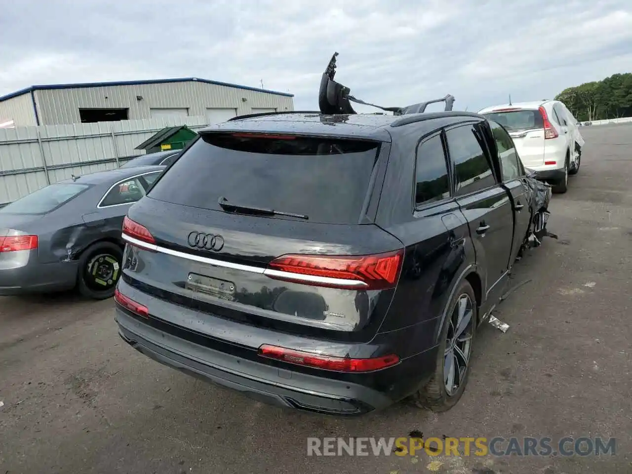 4 Photograph of a damaged car WA1LXAF79MD037706 AUDI Q7 2021