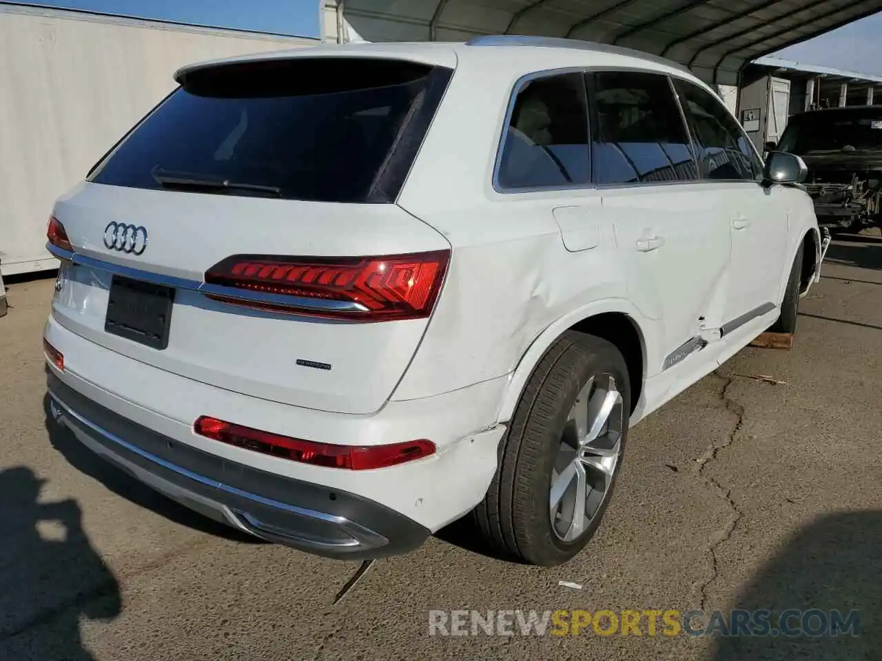 4 Photograph of a damaged car WA1LXBF72MD014290 AUDI Q7 2021