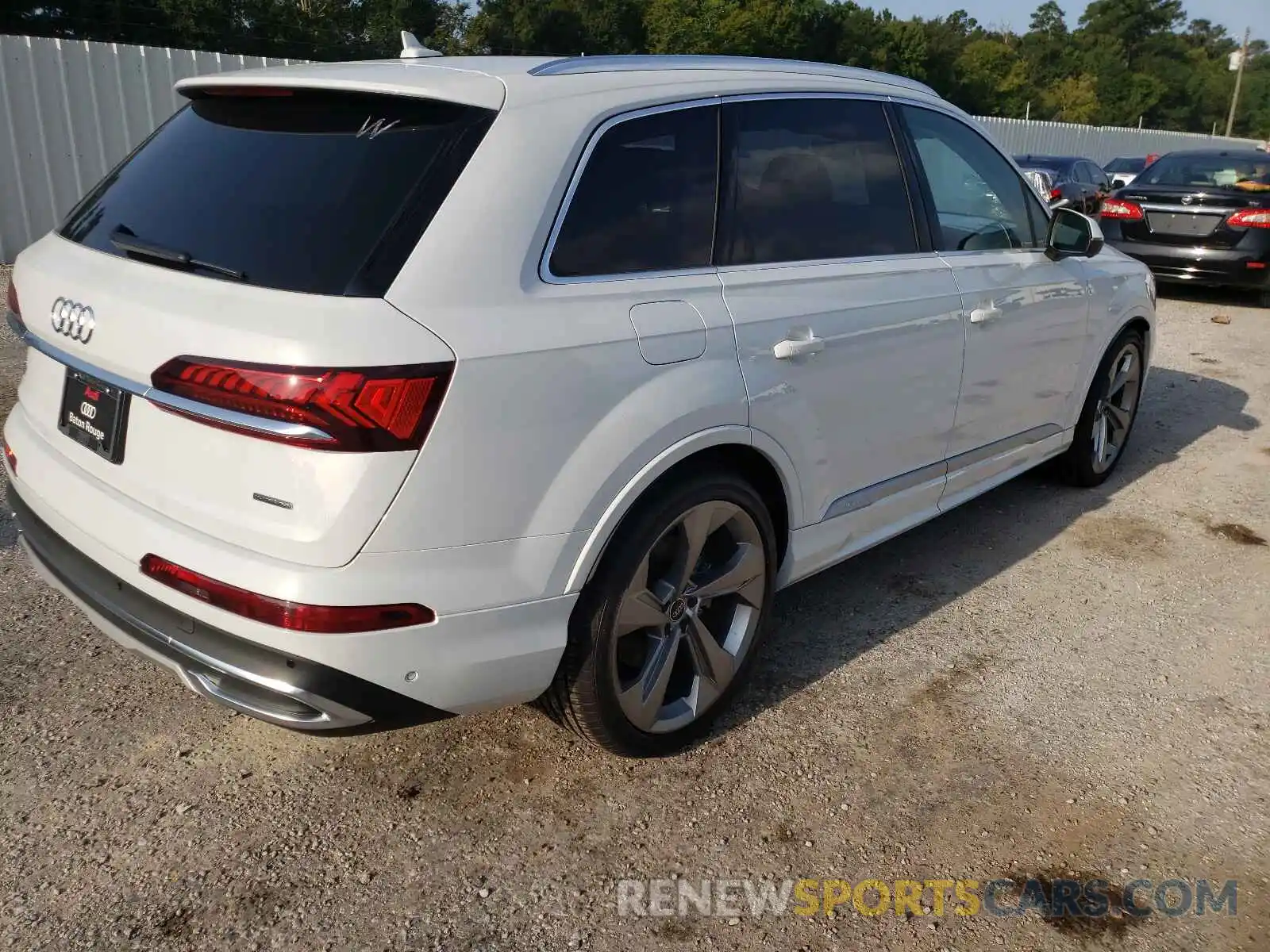 4 Photograph of a damaged car WA1VXAF70MD032872 AUDI Q7 2021