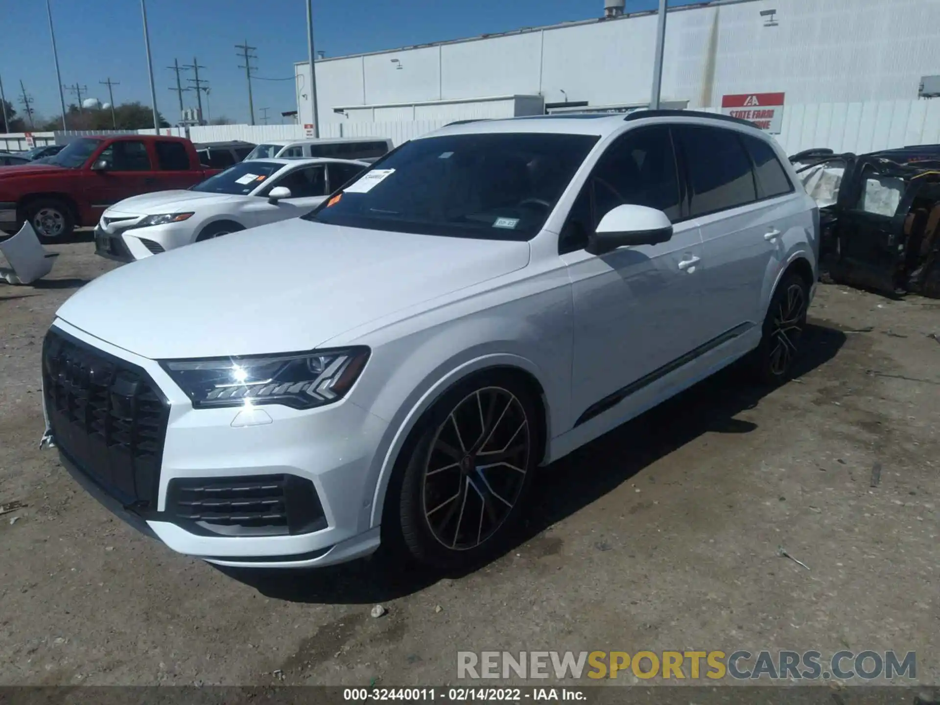 2 Photograph of a damaged car WA1VXAF72MD025180 AUDI Q7 2021