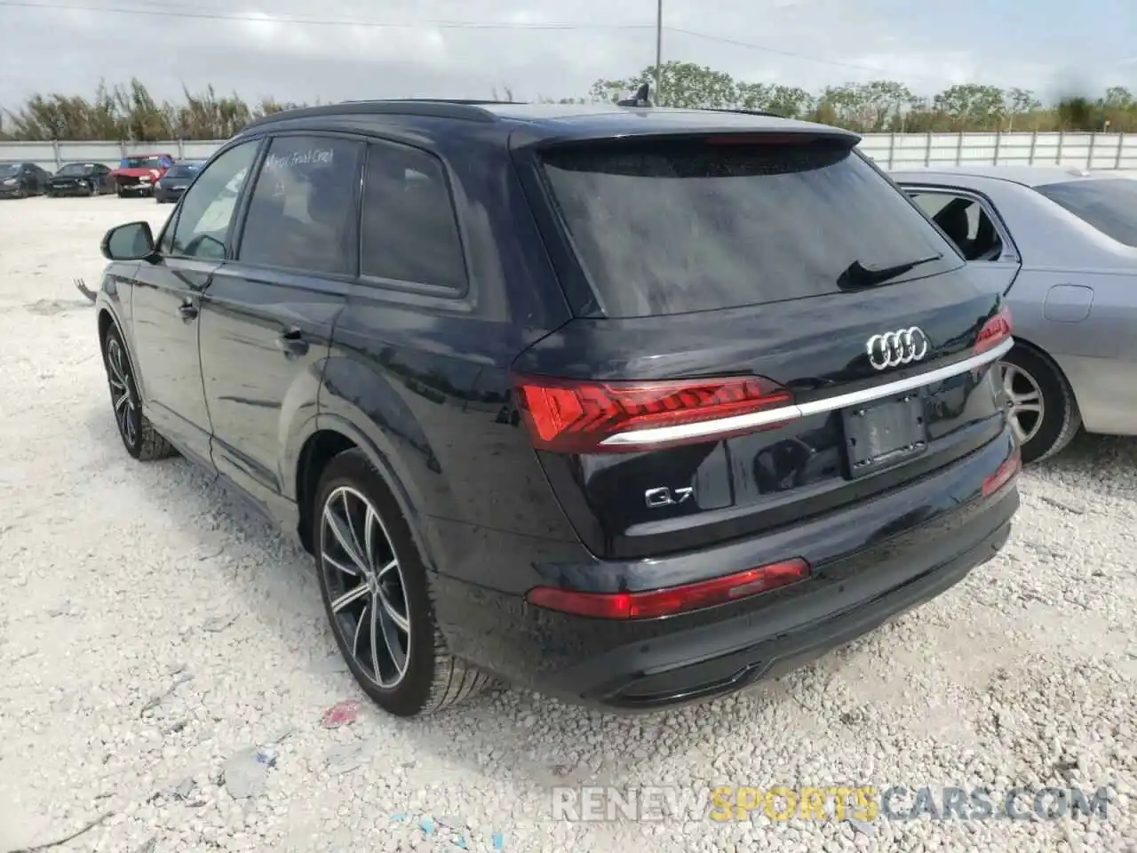 3 Photograph of a damaged car WA1VXAF72MD027124 AUDI Q7 2021