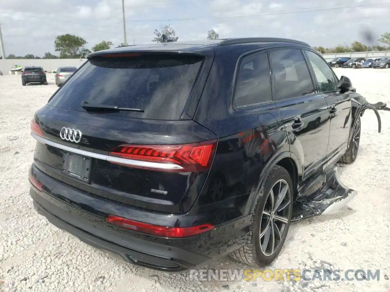 4 Photograph of a damaged car WA1VXAF72MD027124 AUDI Q7 2021