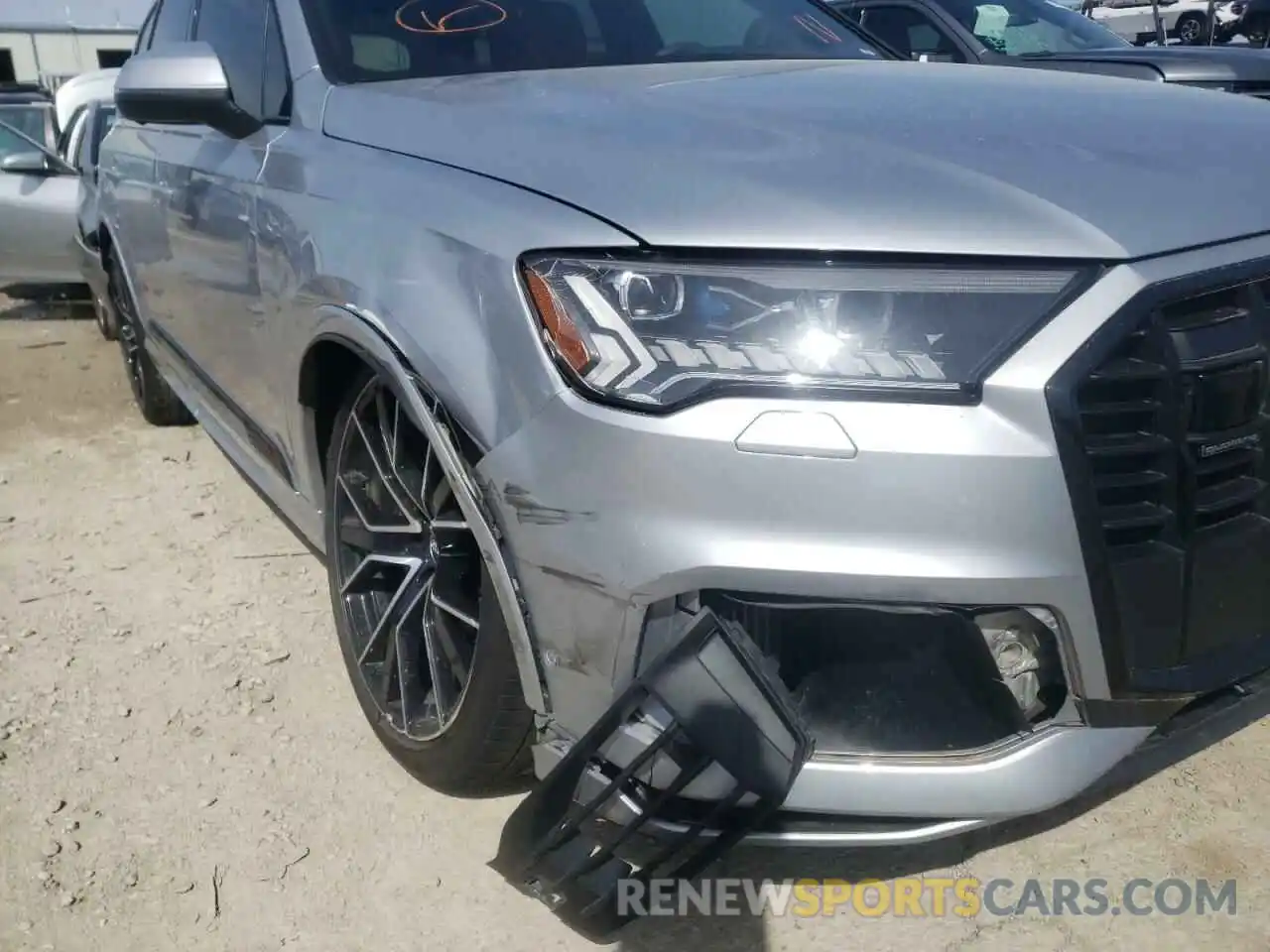 10 Photograph of a damaged car WA1VXAF73MD012258 AUDI Q7 2021