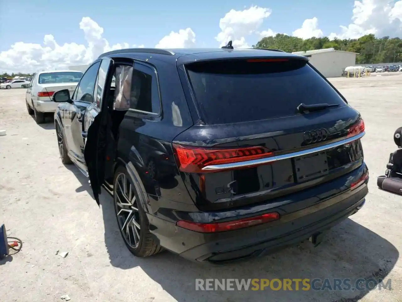 3 Photograph of a damaged car WA1VXAF78MD036054 AUDI Q7 2021