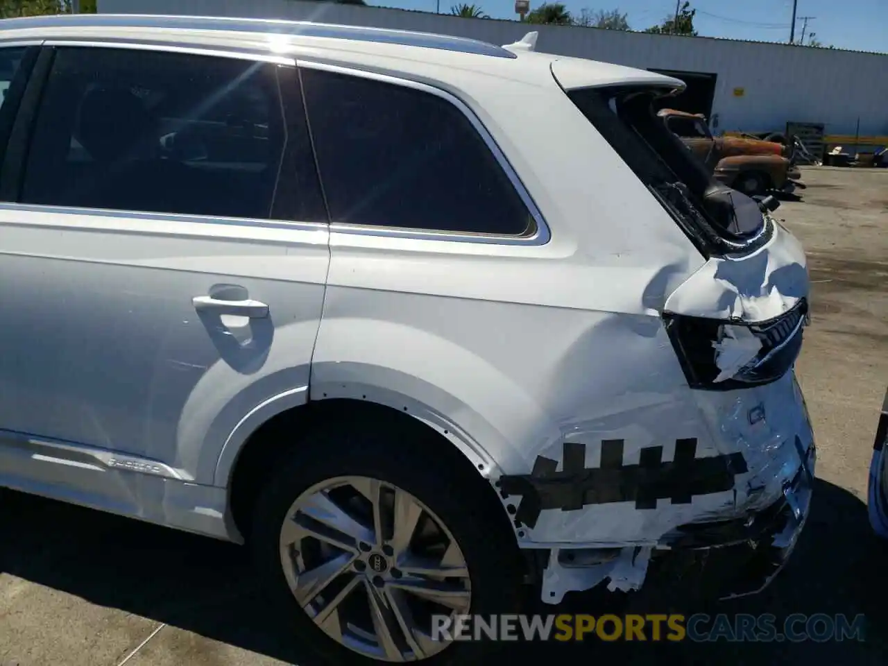 9 Photograph of a damaged car WA1LJBF70ND007597 AUDI Q7 2022