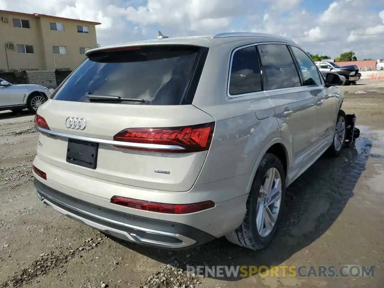 4 Photograph of a damaged car WA1LJBF71ND017622 AUDI Q7 2022