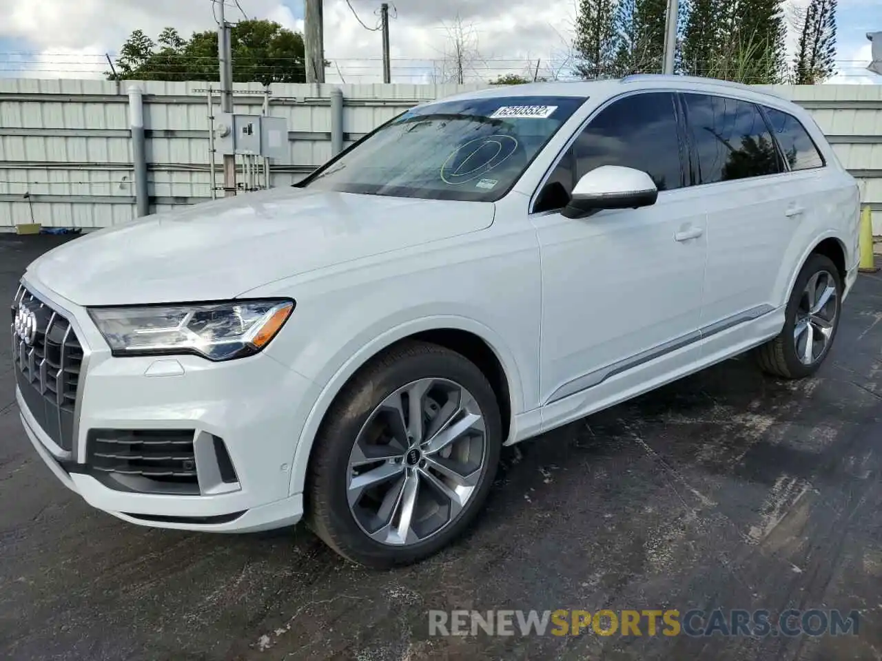 2 Photograph of a damaged car WA1LXBF79ND002395 AUDI Q7 2022