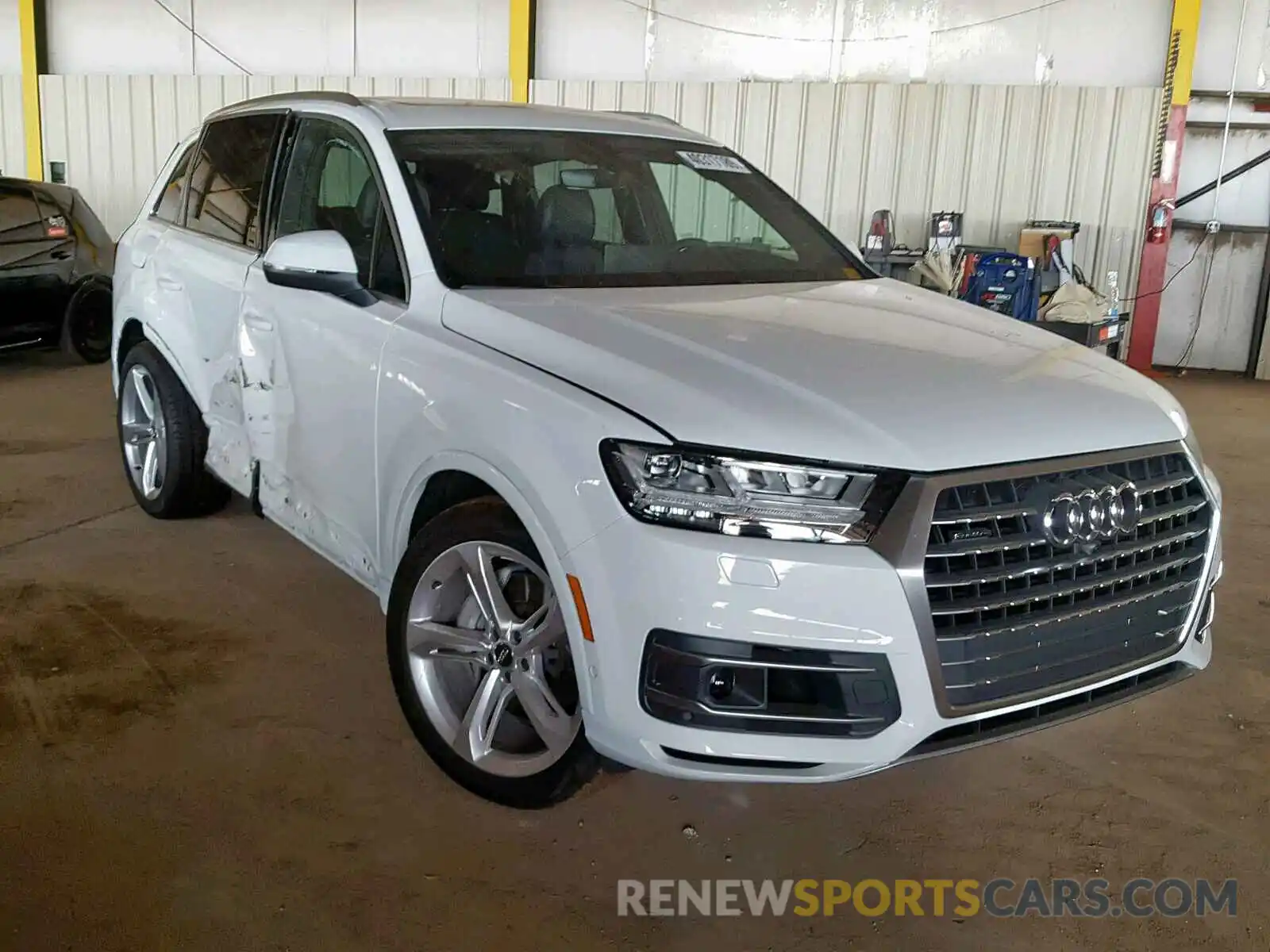 1 Photograph of a damaged car WA1VAAF76KD017677 AUDI Q7 PRESTIG 2019