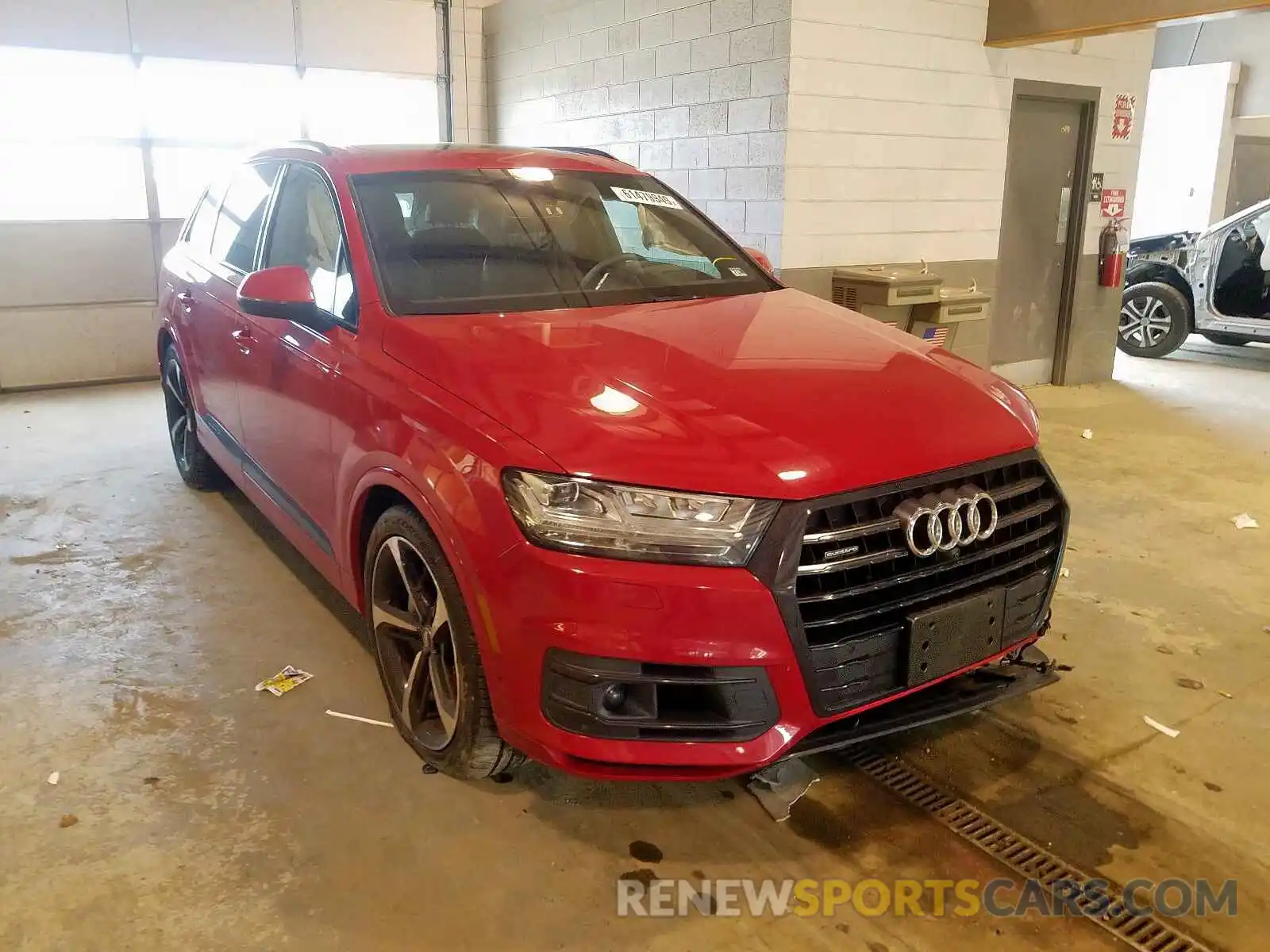 1 Фотография поврежденного автомобиля WA1VAAF79KD044324 AUDI Q7 PRESTIG 2019