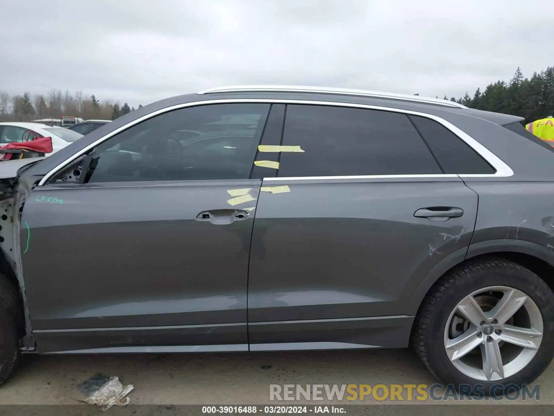 15 Photograph of a damaged car WA1AVAF17KD017251 AUDI Q8 2019