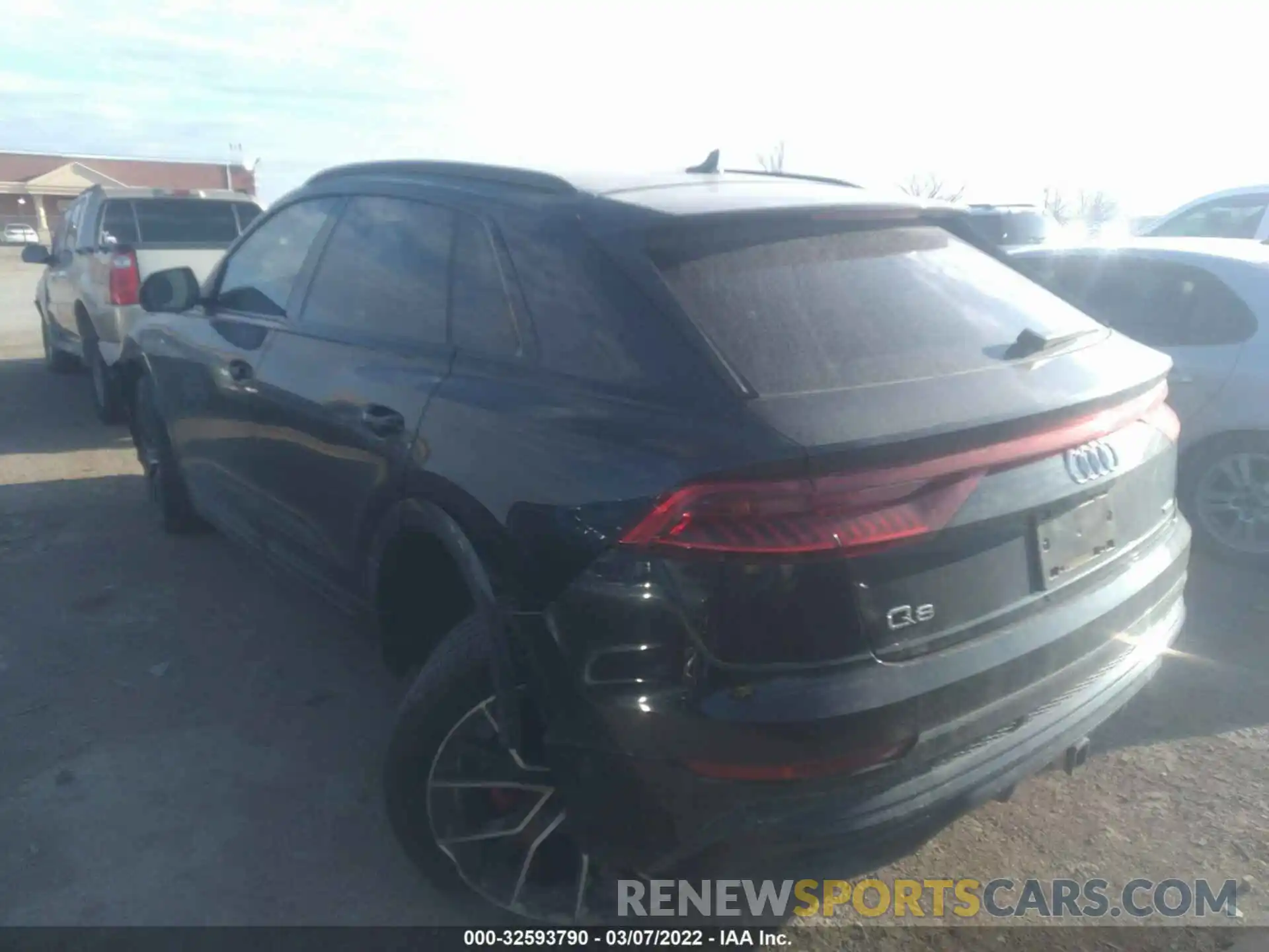 3 Фотография поврежденного автомобиля WA1EVAF10LD015814 AUDI Q8 2020