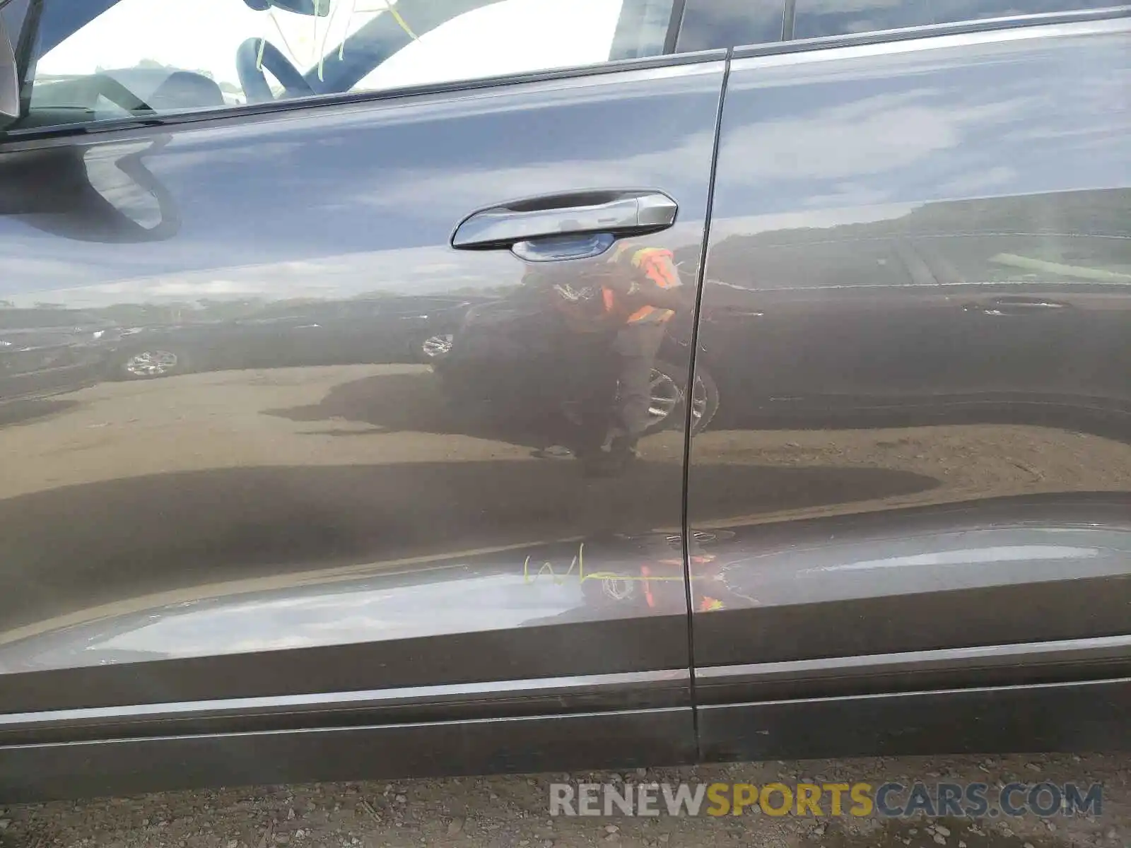 9 Photograph of a damaged car WA1EVAF12MD003701 AUDI Q8 2021