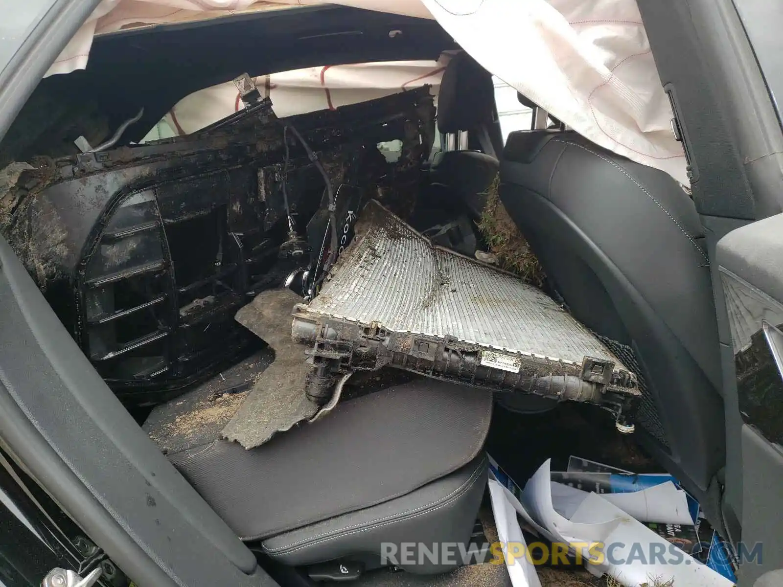 6 Photograph of a damaged car WA1EVAF14MD004218 AUDI Q8 2021
