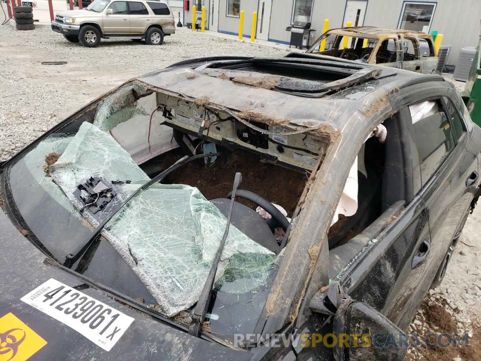 9 Photograph of a damaged car WA1EVAF14MD004218 AUDI Q8 2021