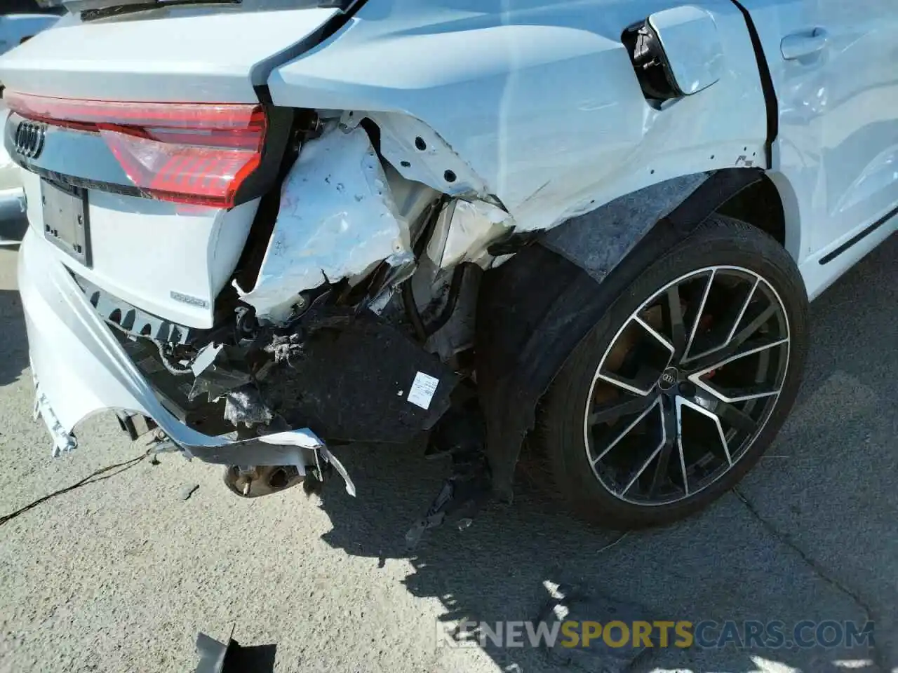 9 Photograph of a damaged car WA1EVAF18MD010734 AUDI Q8 2021