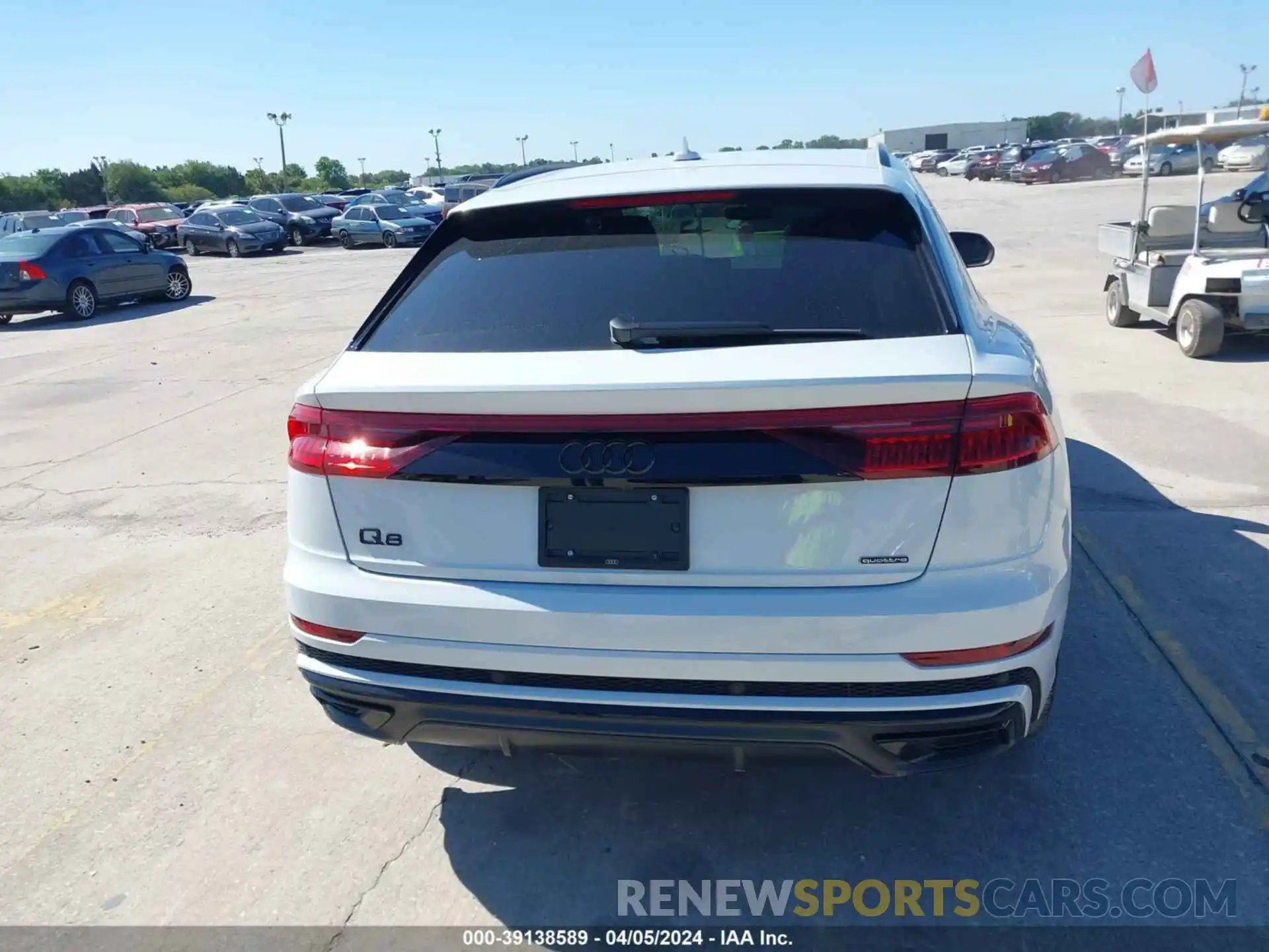 17 Photograph of a damaged car WA1FVBF15ND010461 AUDI Q8 2022