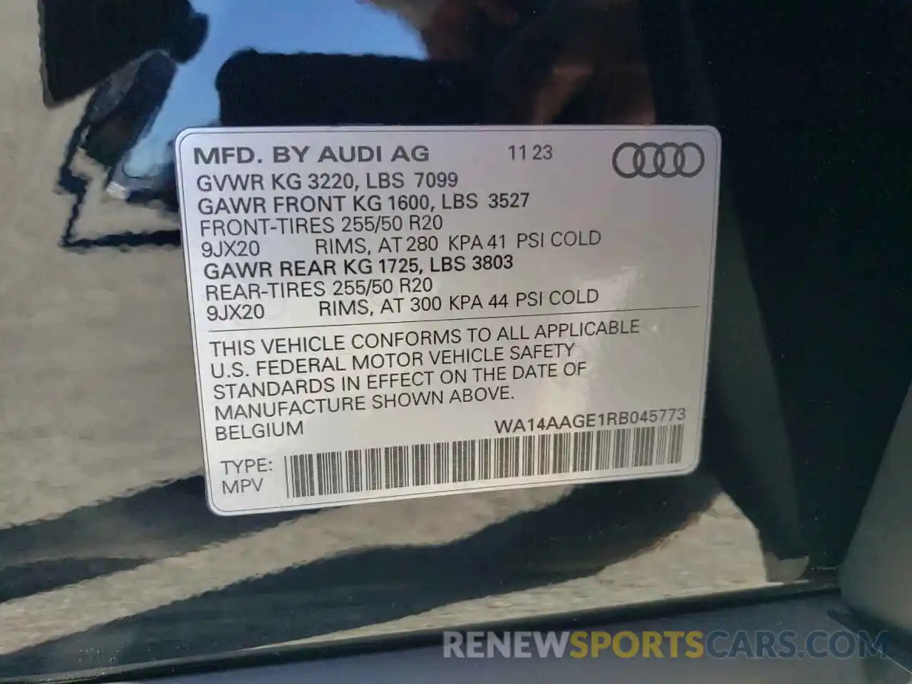 13 Photograph of a damaged car WA14AAGE1RB045773 AUDI Q8 E-TRON 2024